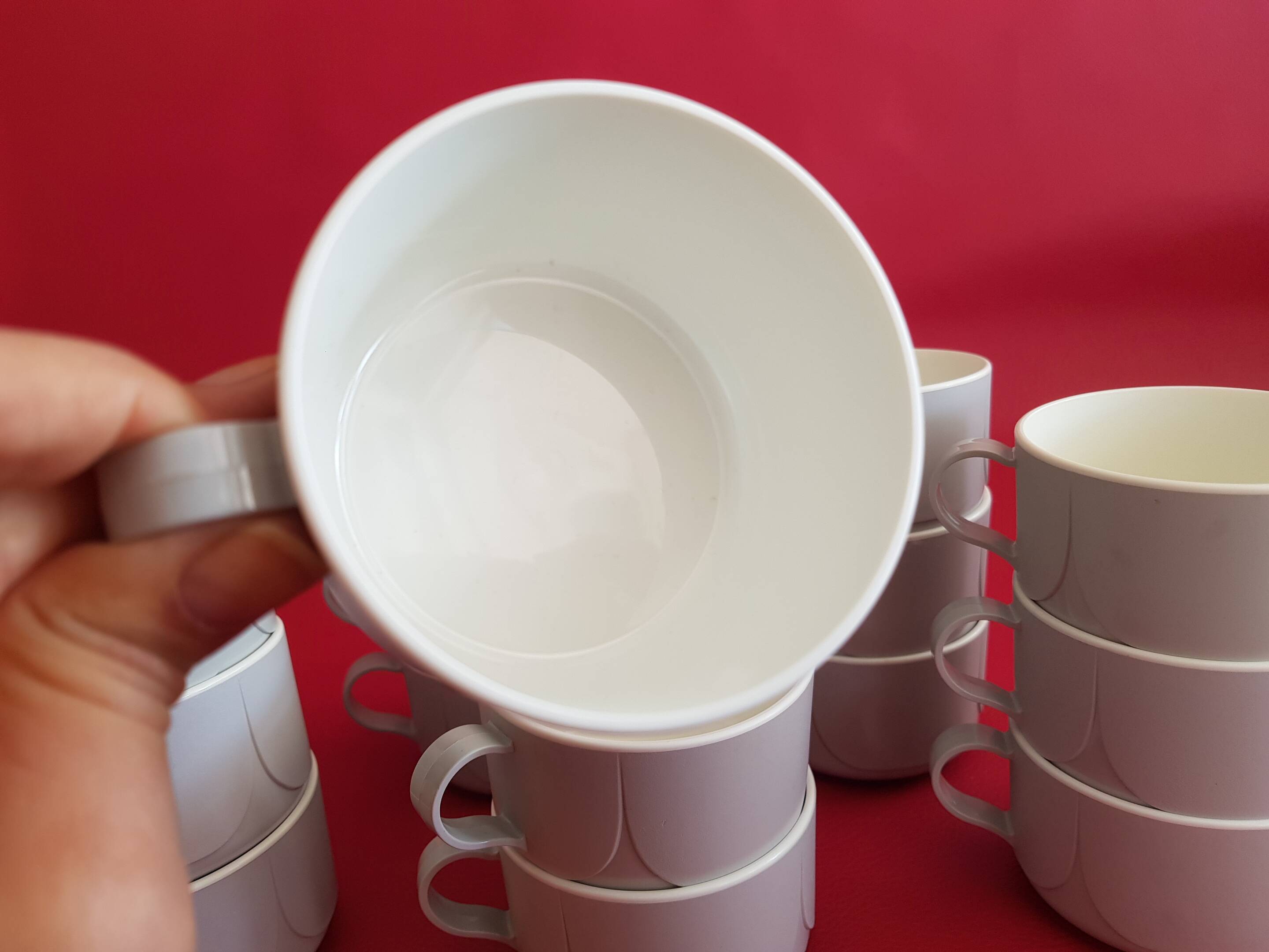 Set of 15 vintage air Littoral plastic cups
