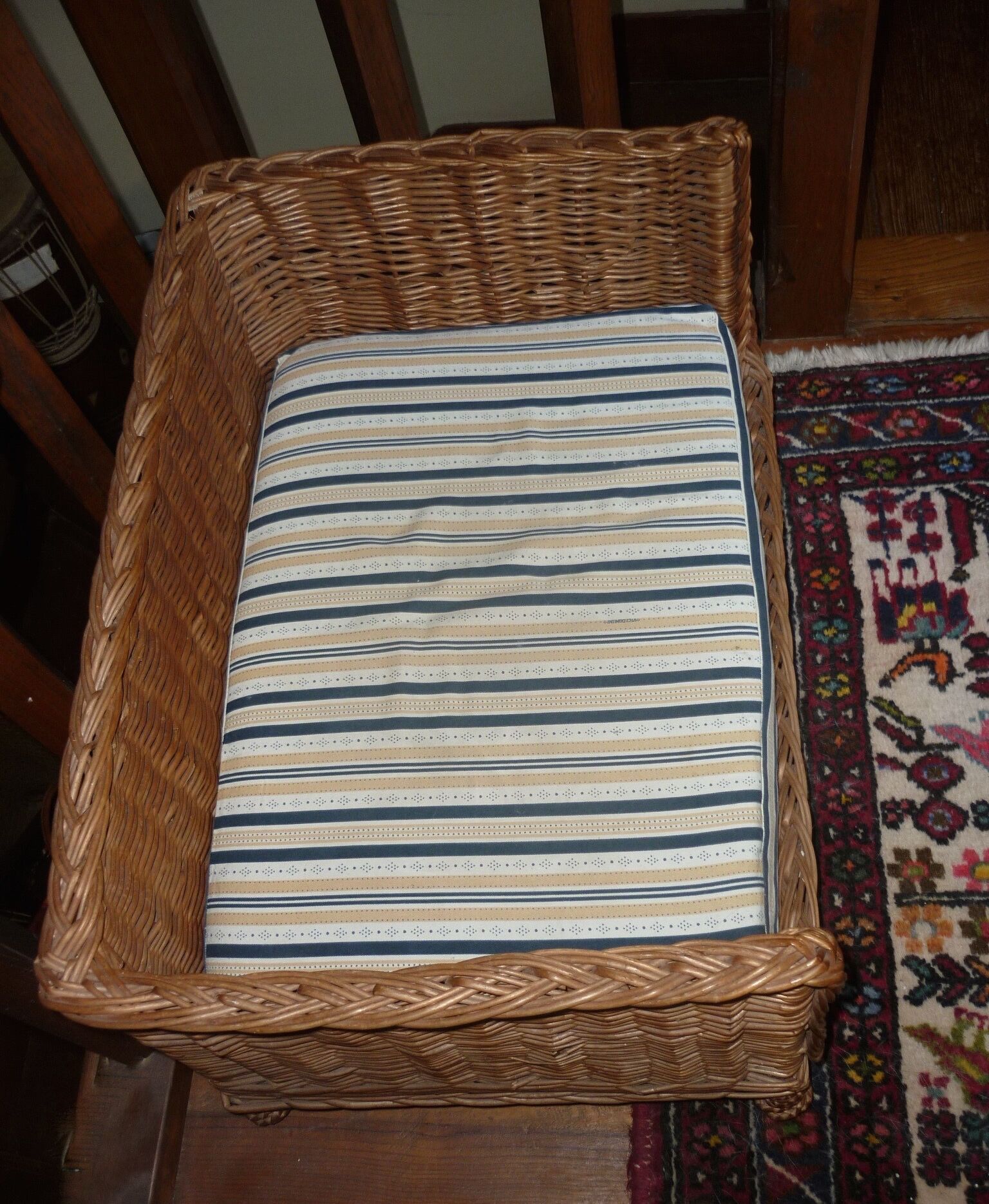 Wicker sofa basket