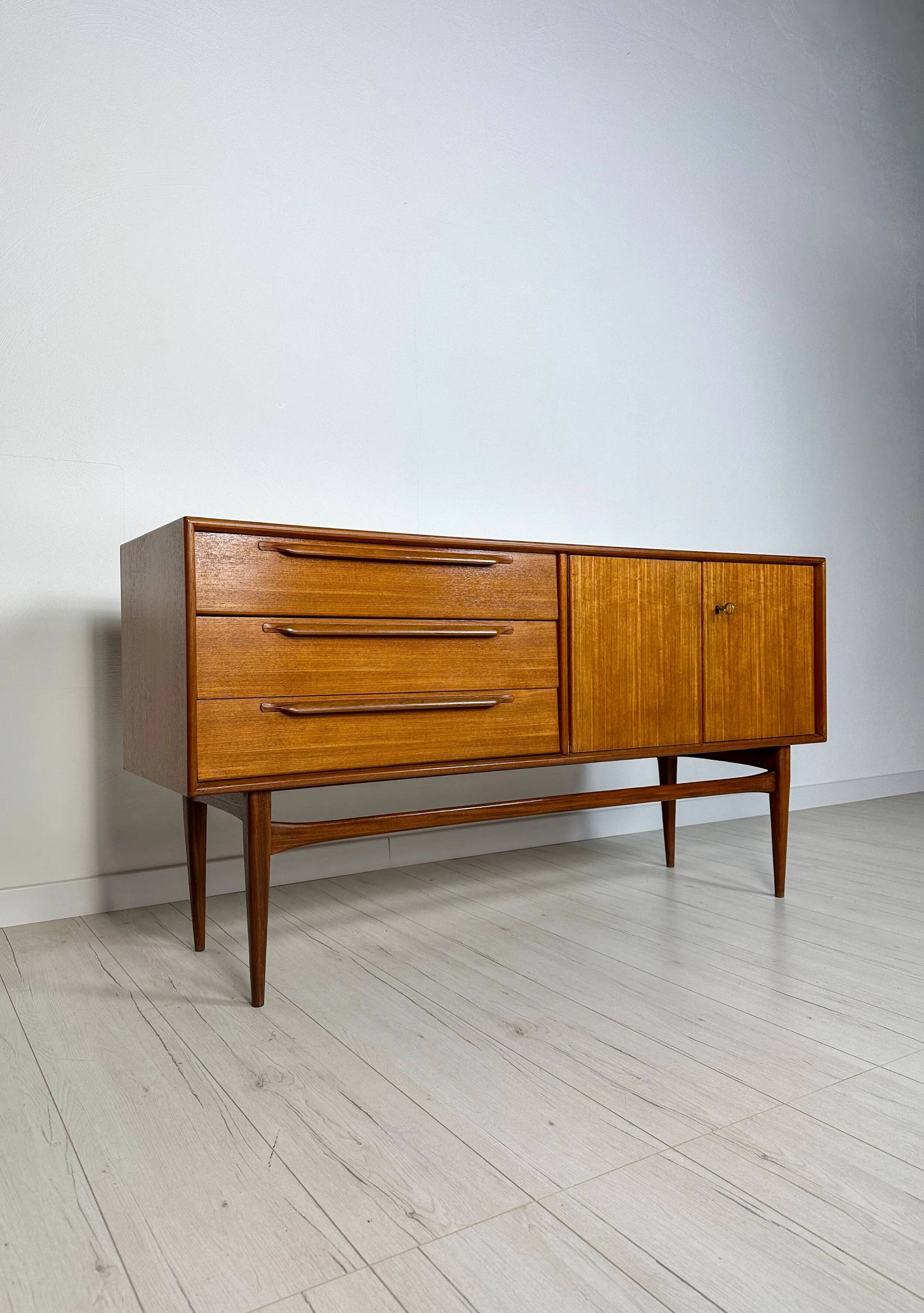 Buffet latéral vintage en teck des années 1960 par Heinrich Riestenpatt pour RT Möbel
