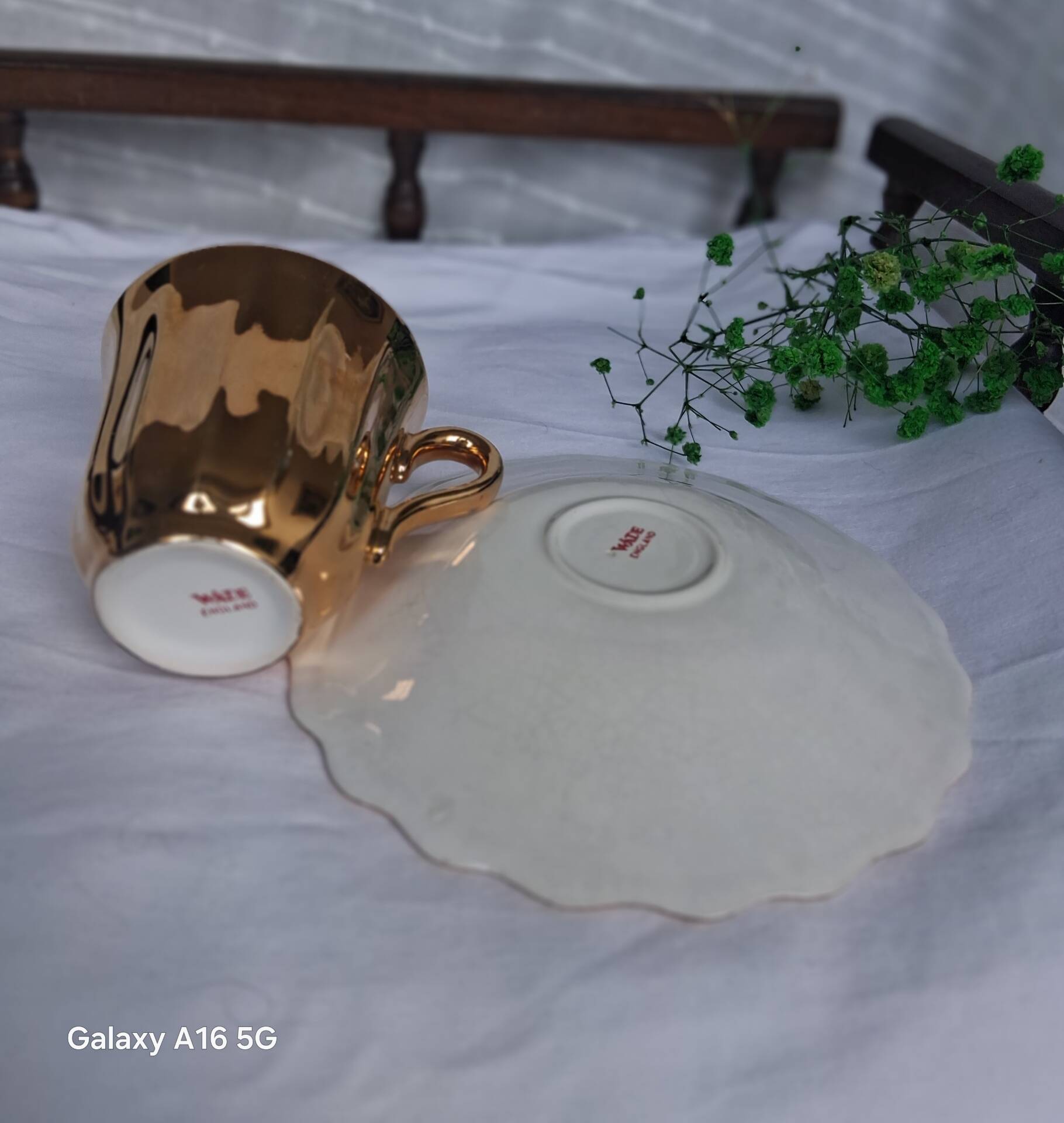 Vintage moka service in gilded porcelain for coffee, 1950s-1970s.