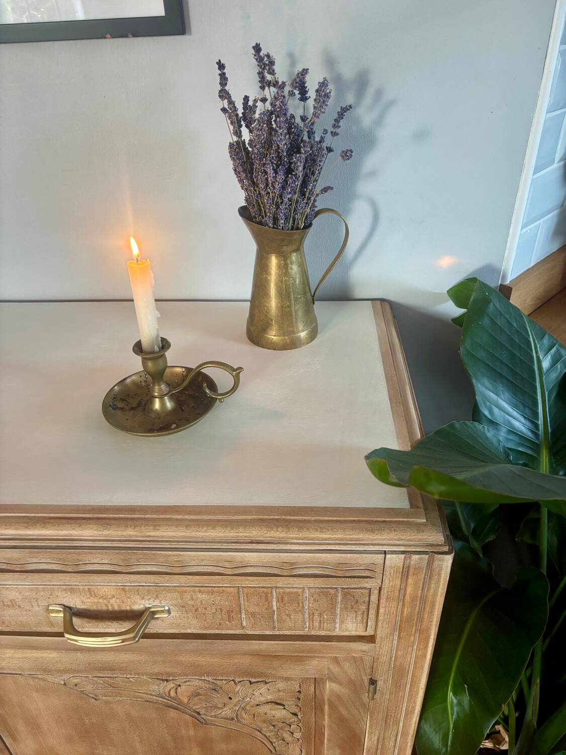 Buffet Art Déco des années 40 en bois massif blanchi – restaurer
