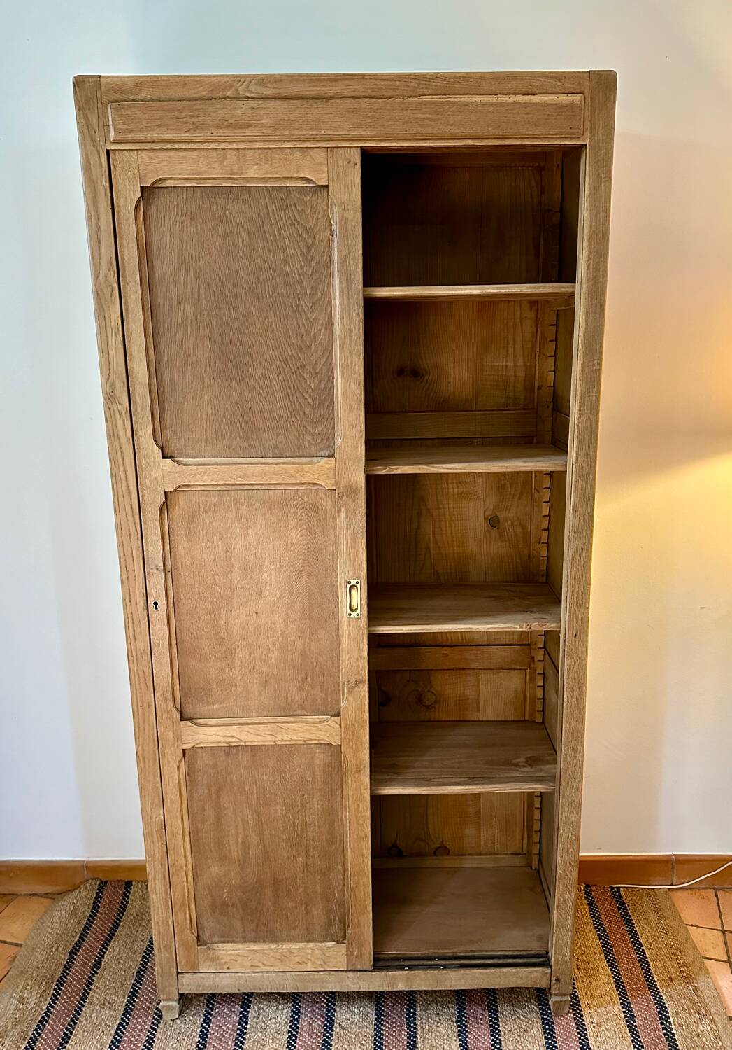 Parisian wardrobe with sliding doors