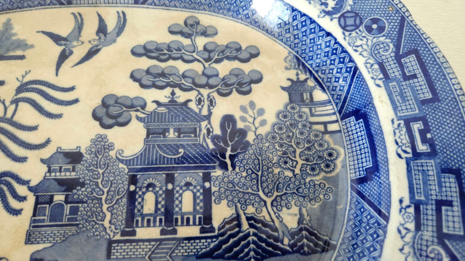 Oval dish, Chinese decoration, French porcelain, 19th century.