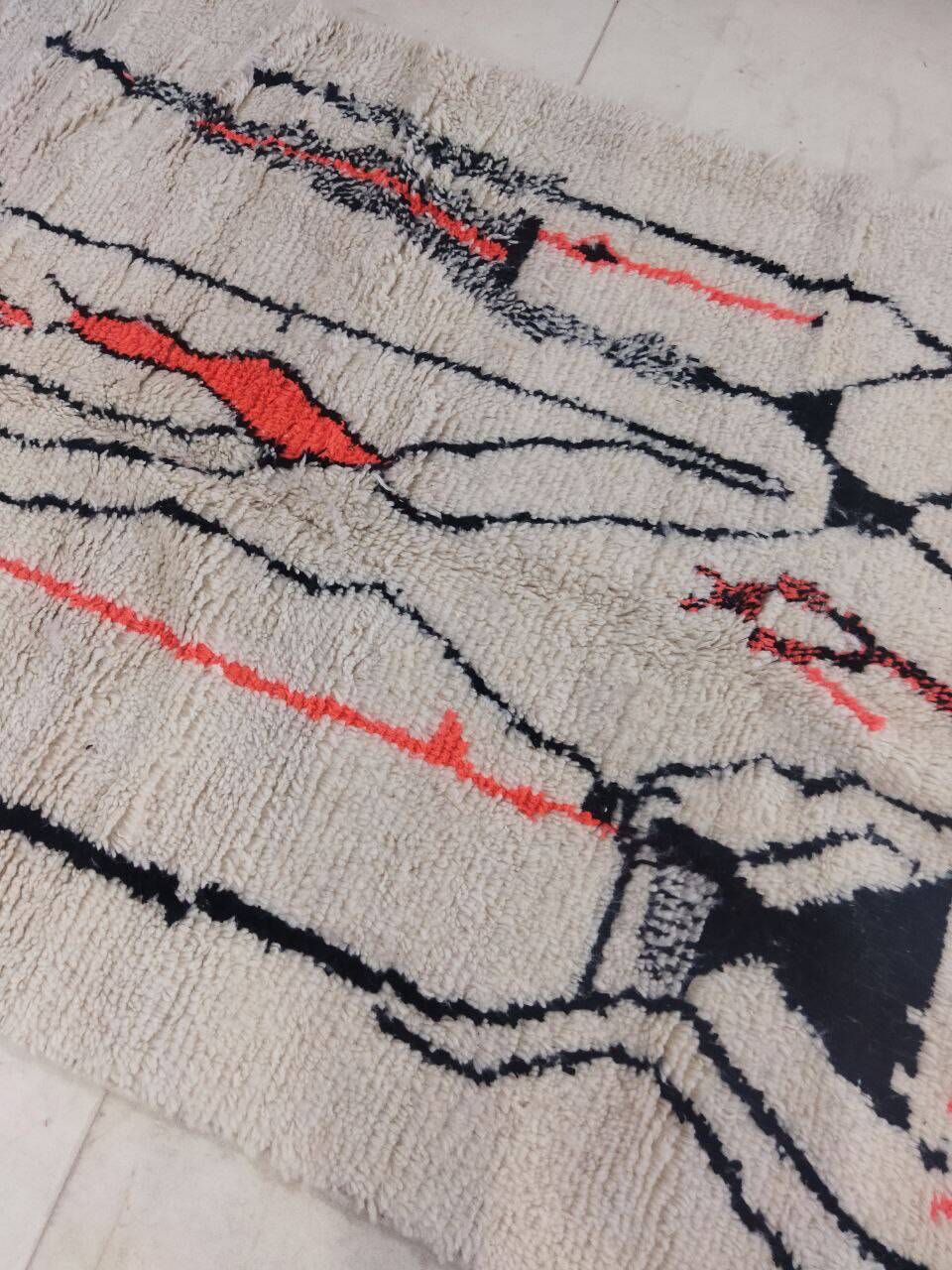 Handmade moroccan berber rug 232 x 145 cm