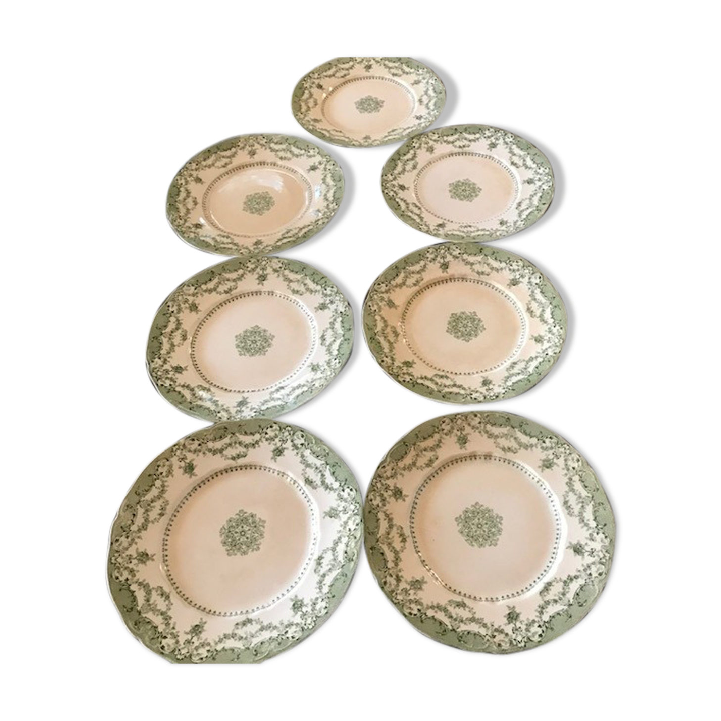 7 dessert plates and a cake dish