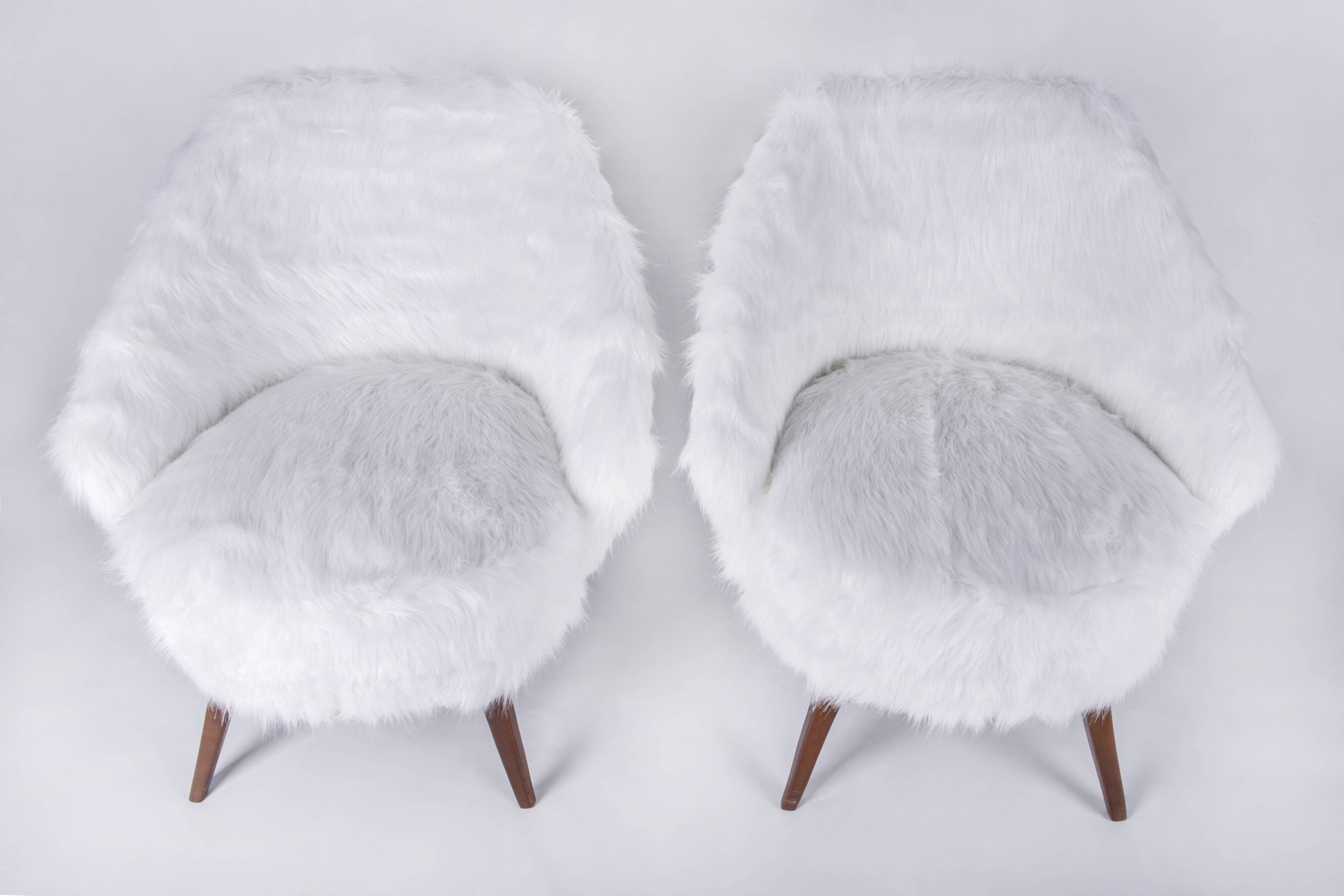 Paire de fauteuils des années 1950