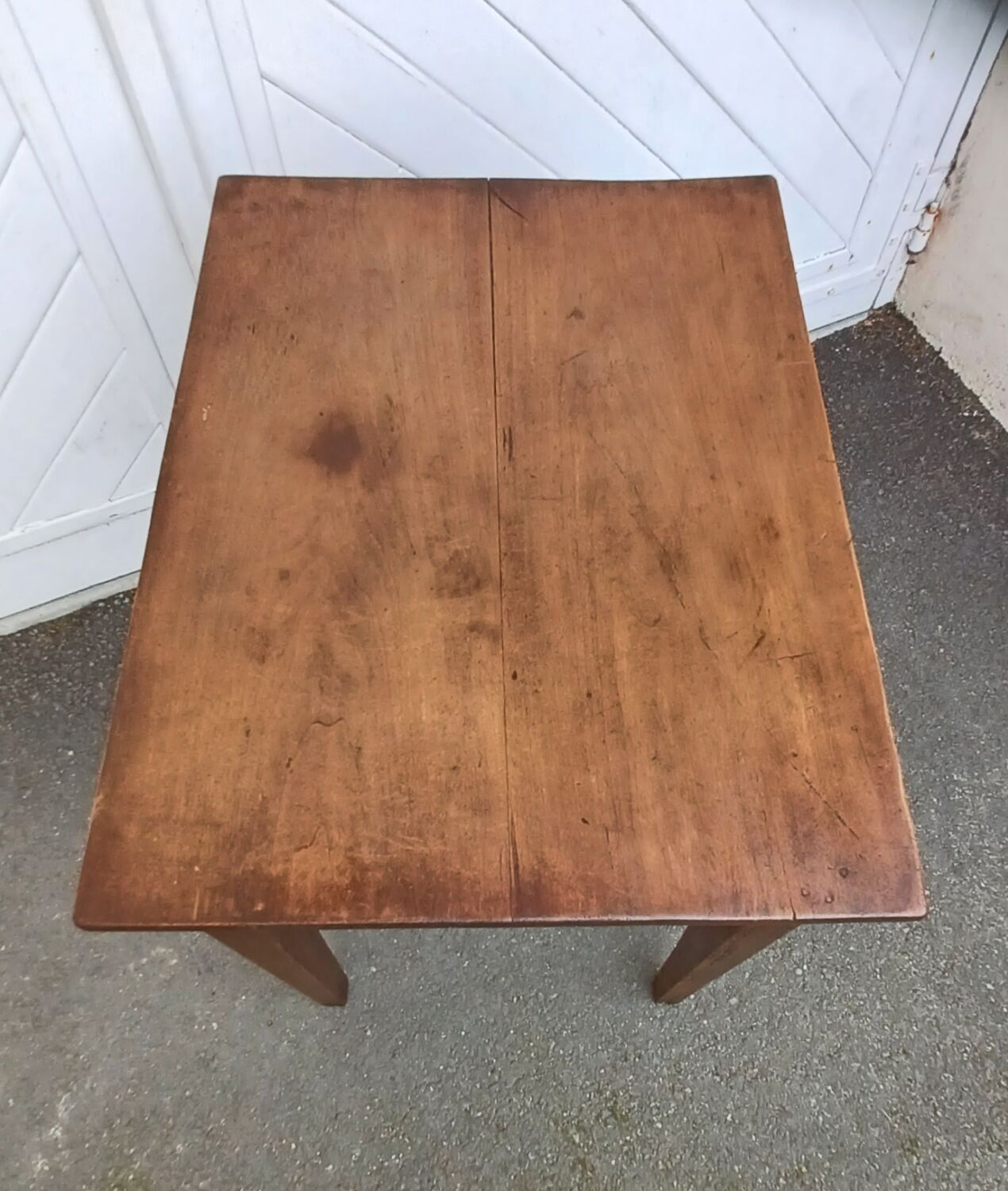 Small country table