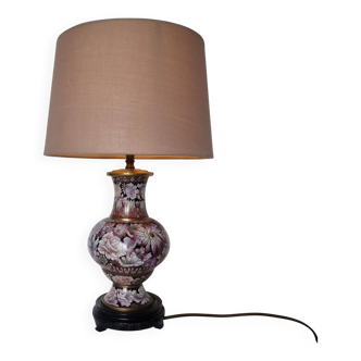 Lampe sur un vase ancien en émail cloisonné à joli décor floral rose