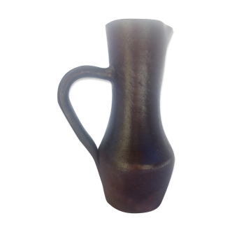 Long pitcher in varnished sandstone