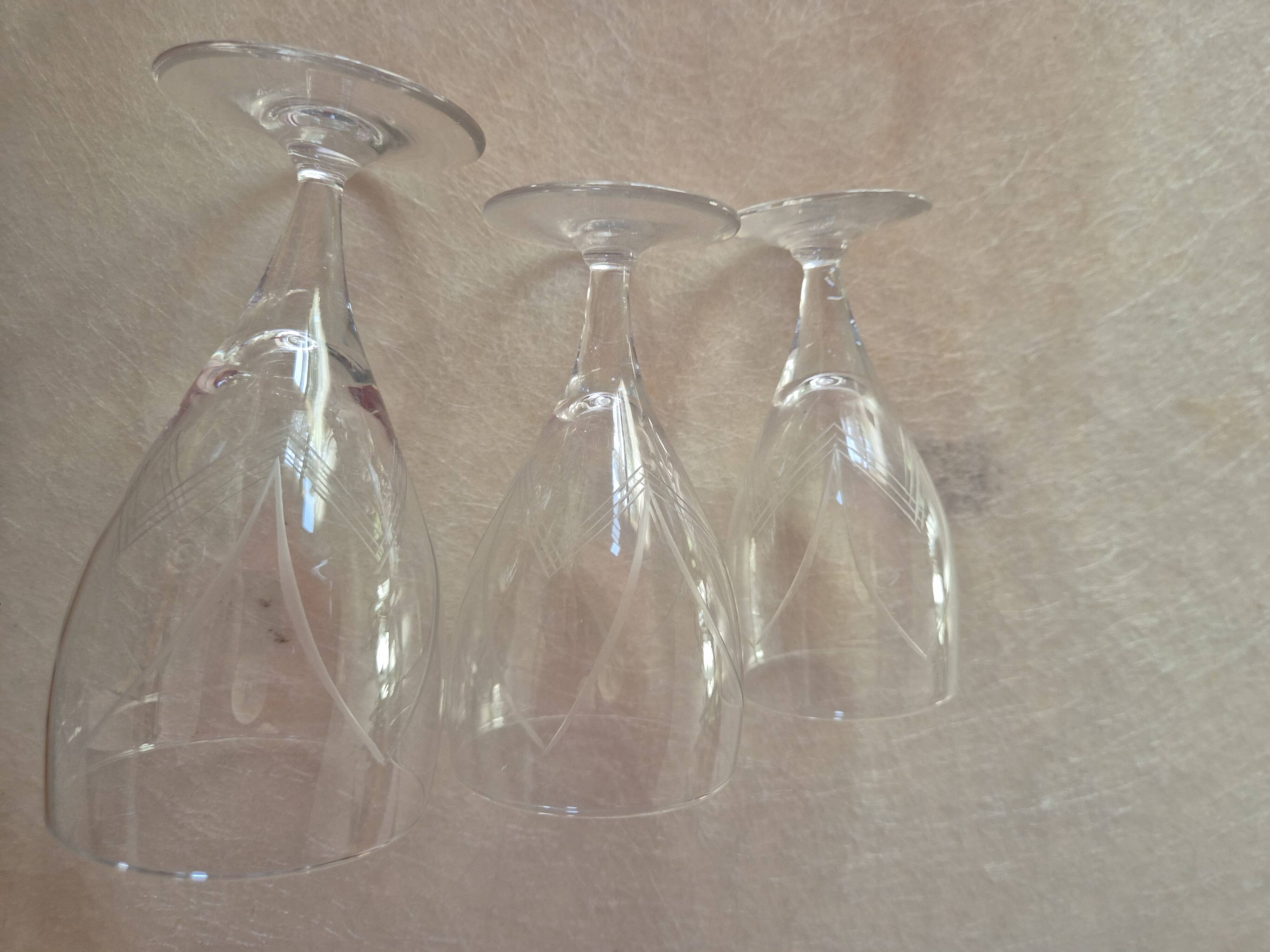 Bel ensemble de 11 verres à pied vintage – Cristal gravé Art Déco – 3 taill