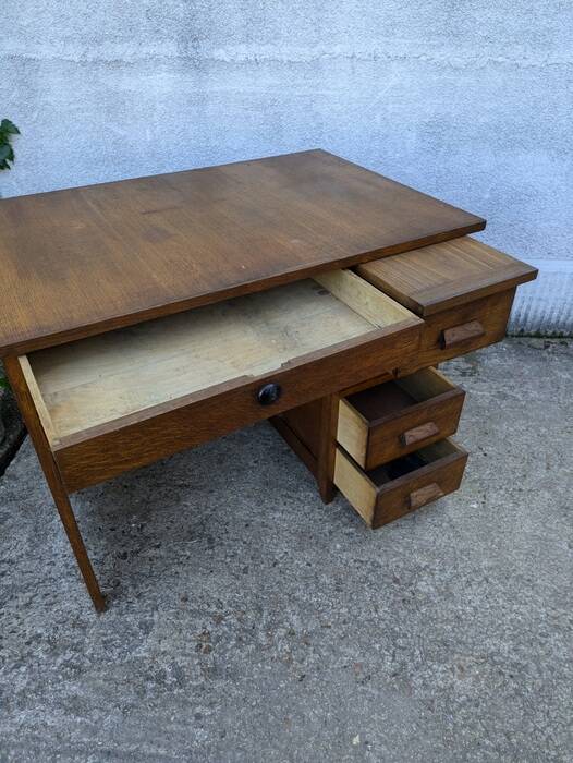 Administrative adult desk