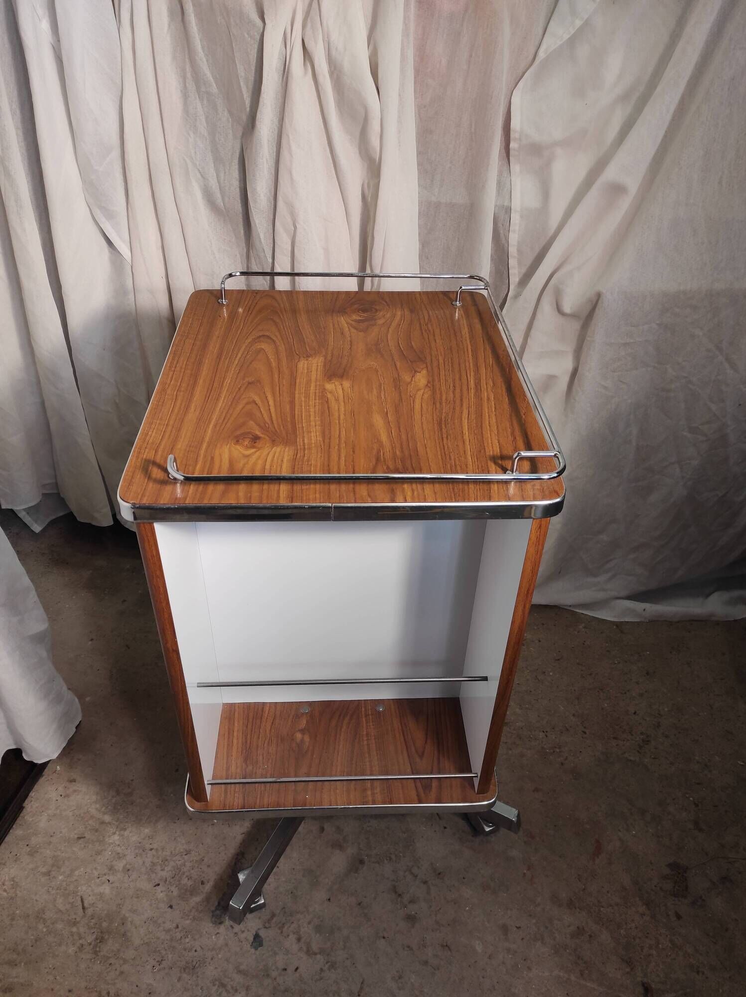 Meuble de métier chevet d'hôpital, d'infirmière en formica