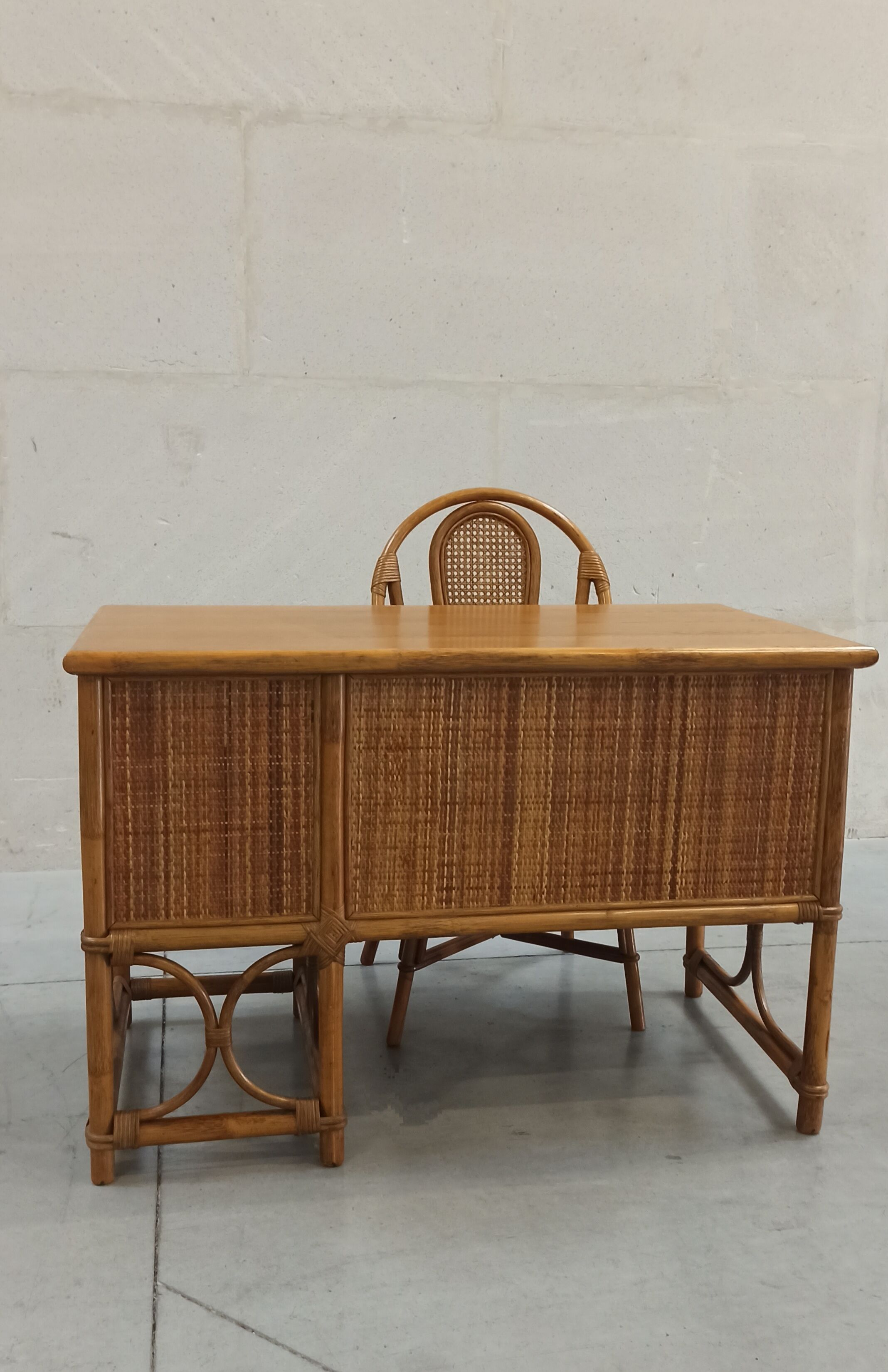 Bureau et chaise en bambou et rotin