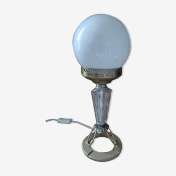 Lampe salon chevet originale base laiton globe opaline