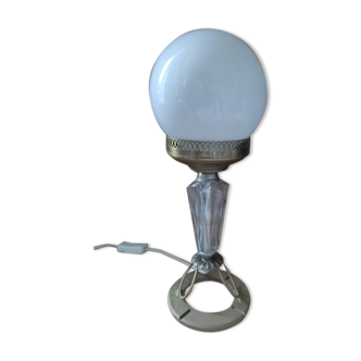 Lampe salon chevet originale base laiton globe opaline