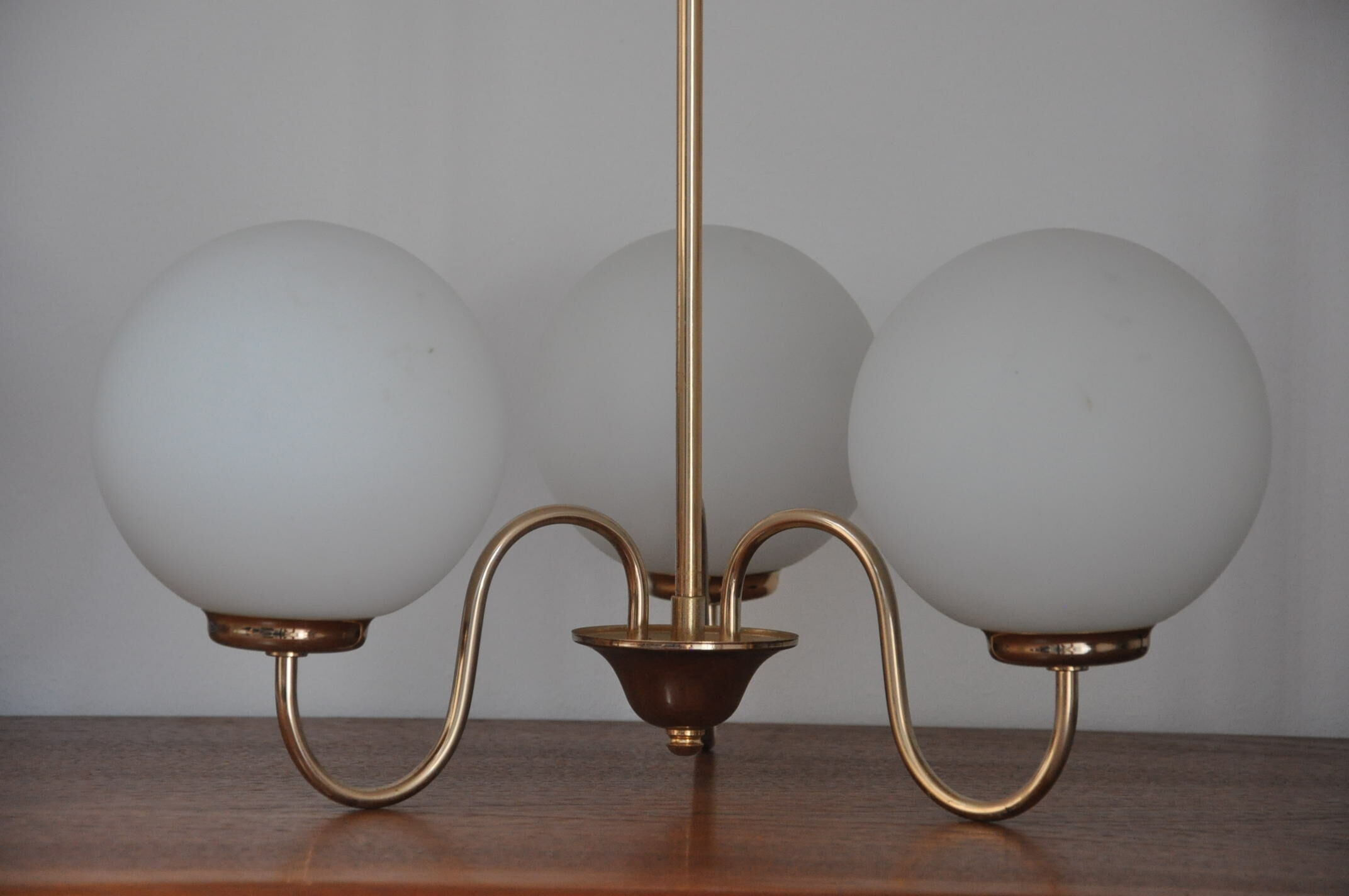 Brass and opaline luster