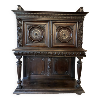 Buffet ancien en bois sculpté