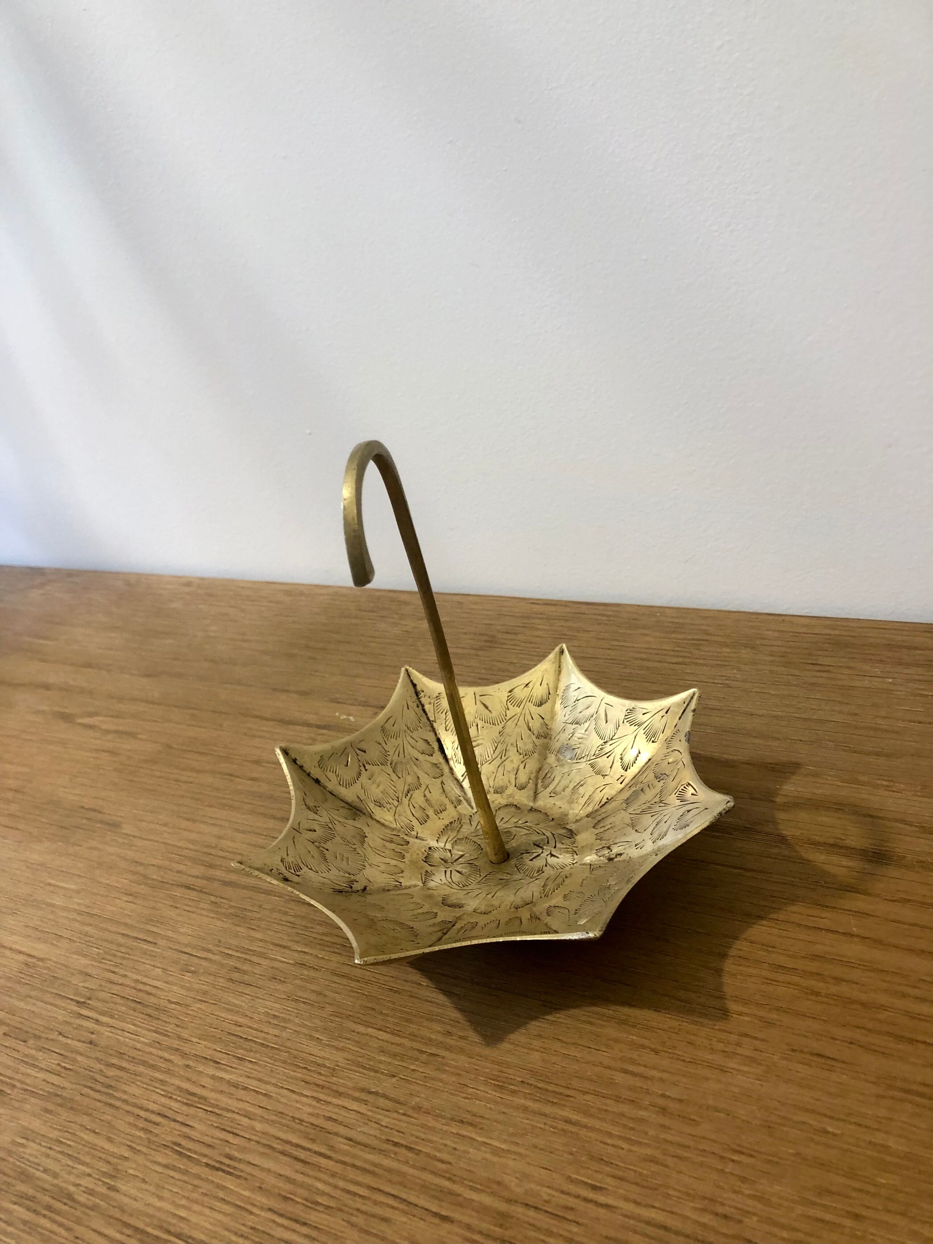 Brass pocket emptier