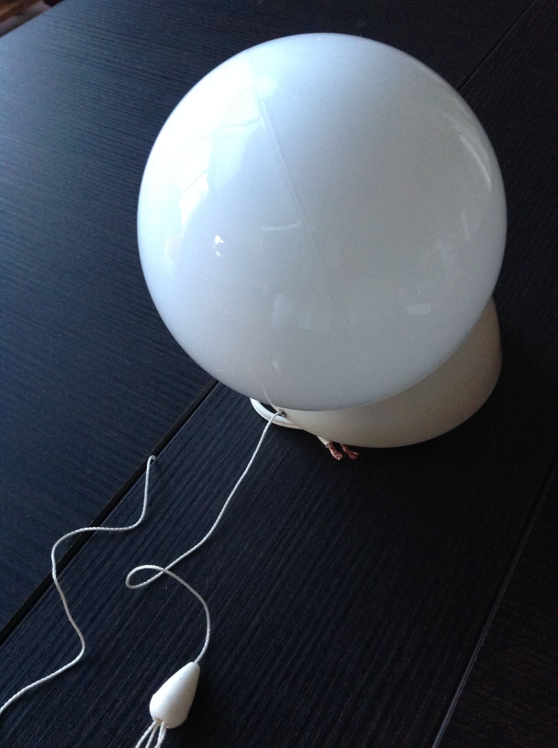 Applique globe vintage en opaline blanche années 60, 70