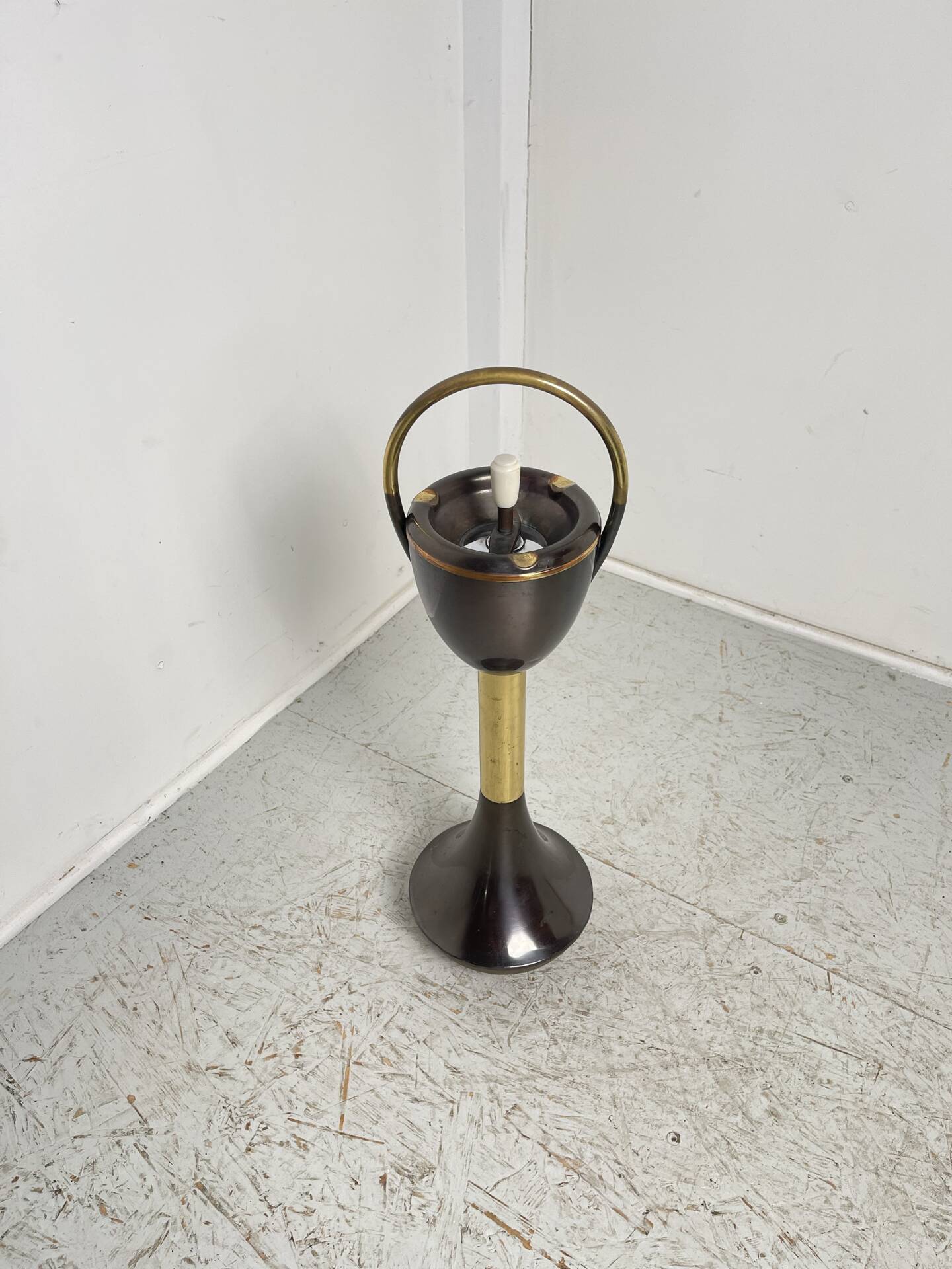 Wobble ashtray from around 1950