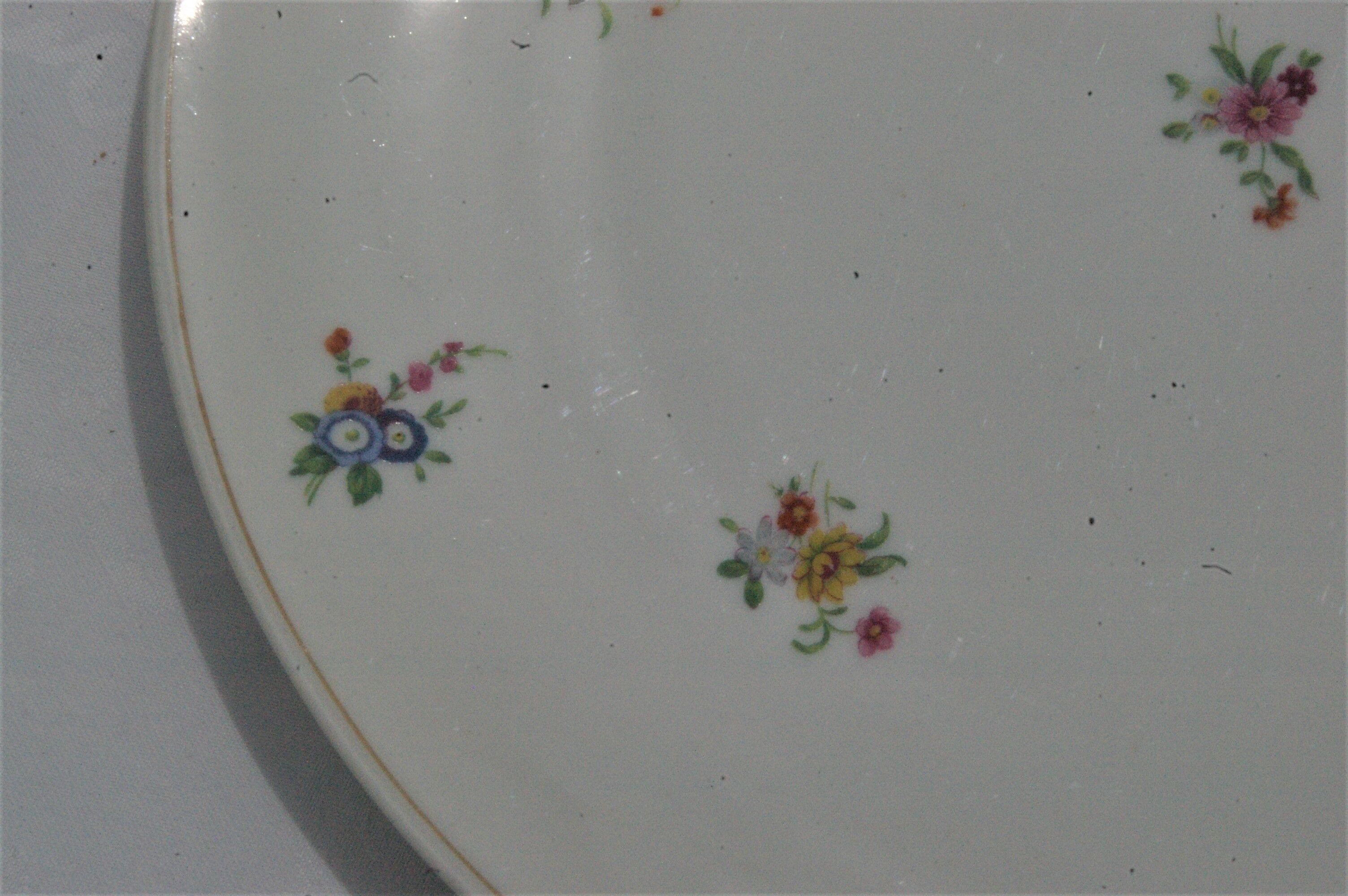 14 anciennes assiettes plates en porcelaine de Limoges Legrand décor fleurettes