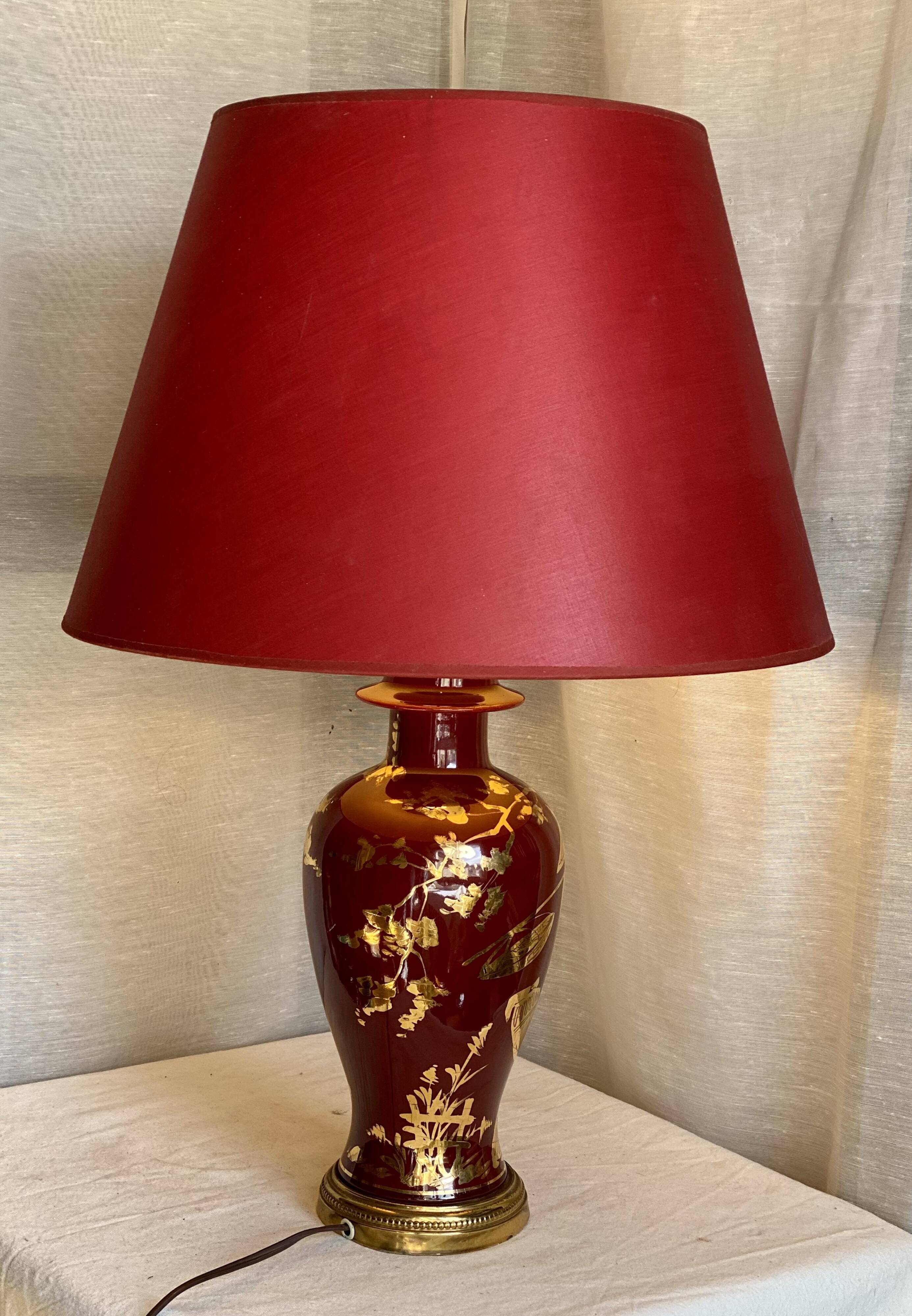 Vintage 1970 red and gold ceramic lamp with oriental decorations.