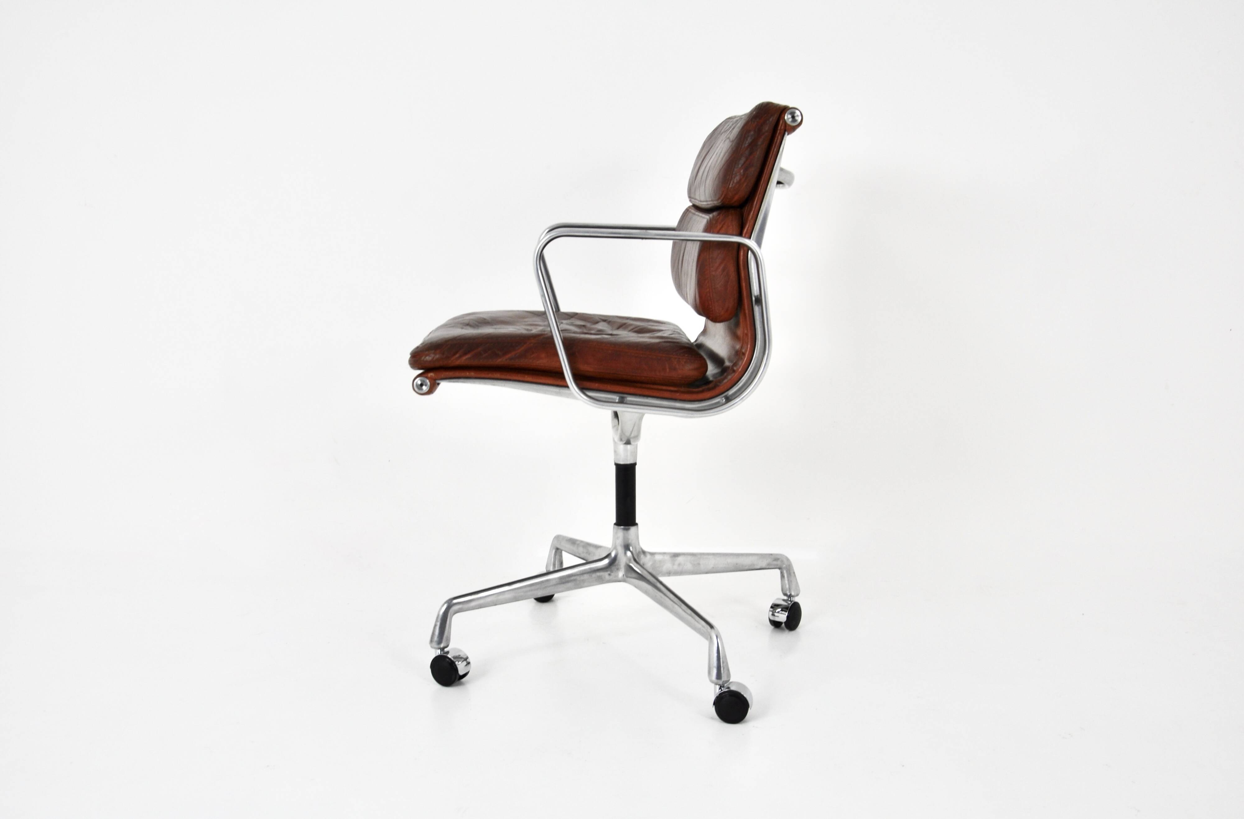 Office armchair by Charles and Ray Eames for Herman Miller, 1970
