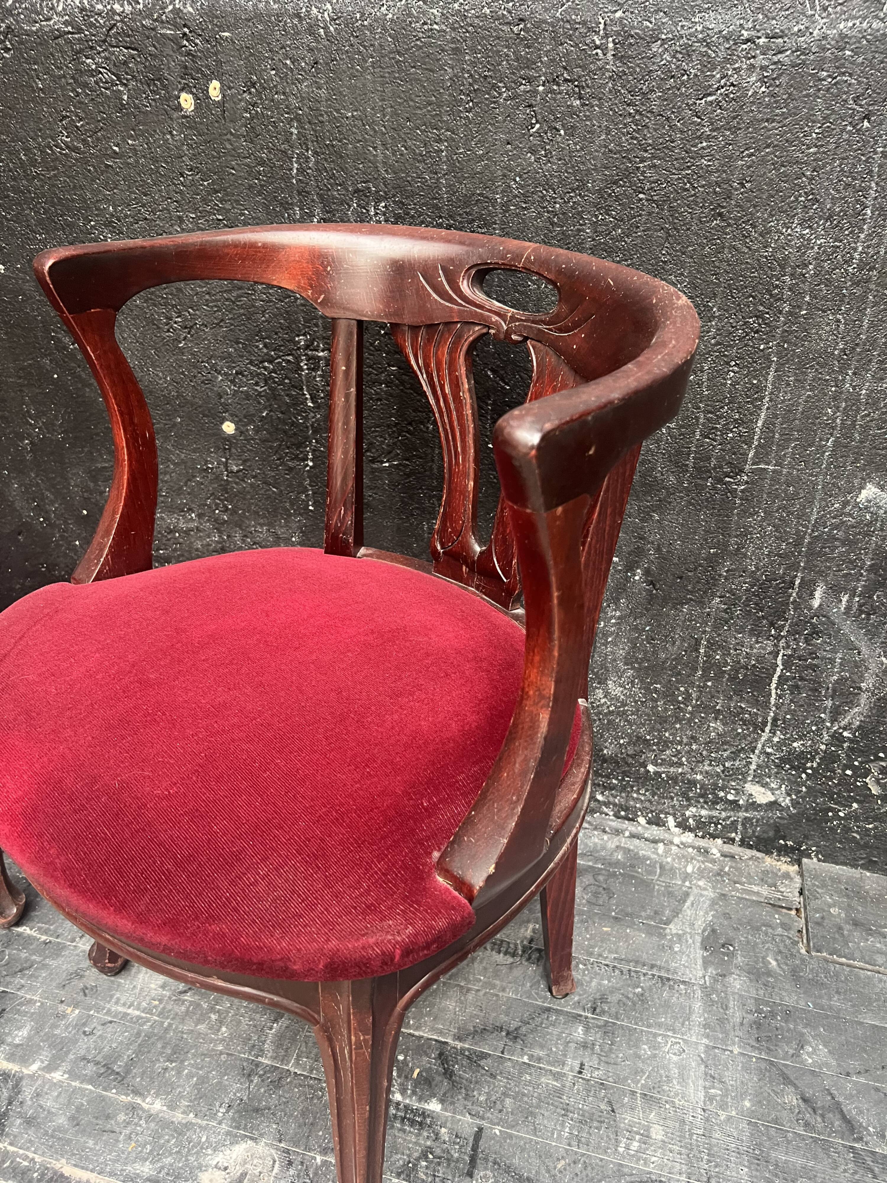 Paire de fauteuils de style art nouveau