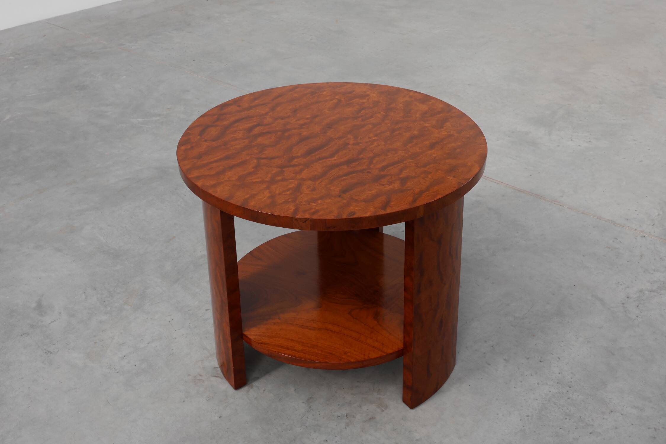 Round Art Deco coffee table in burl veneer, France ca. 1920