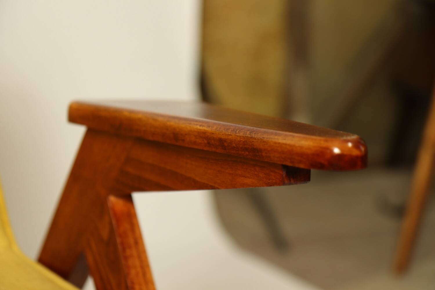 Scandinavian fauteuil jaune rétro  1970 milieu de siècle modern design chaise de salon