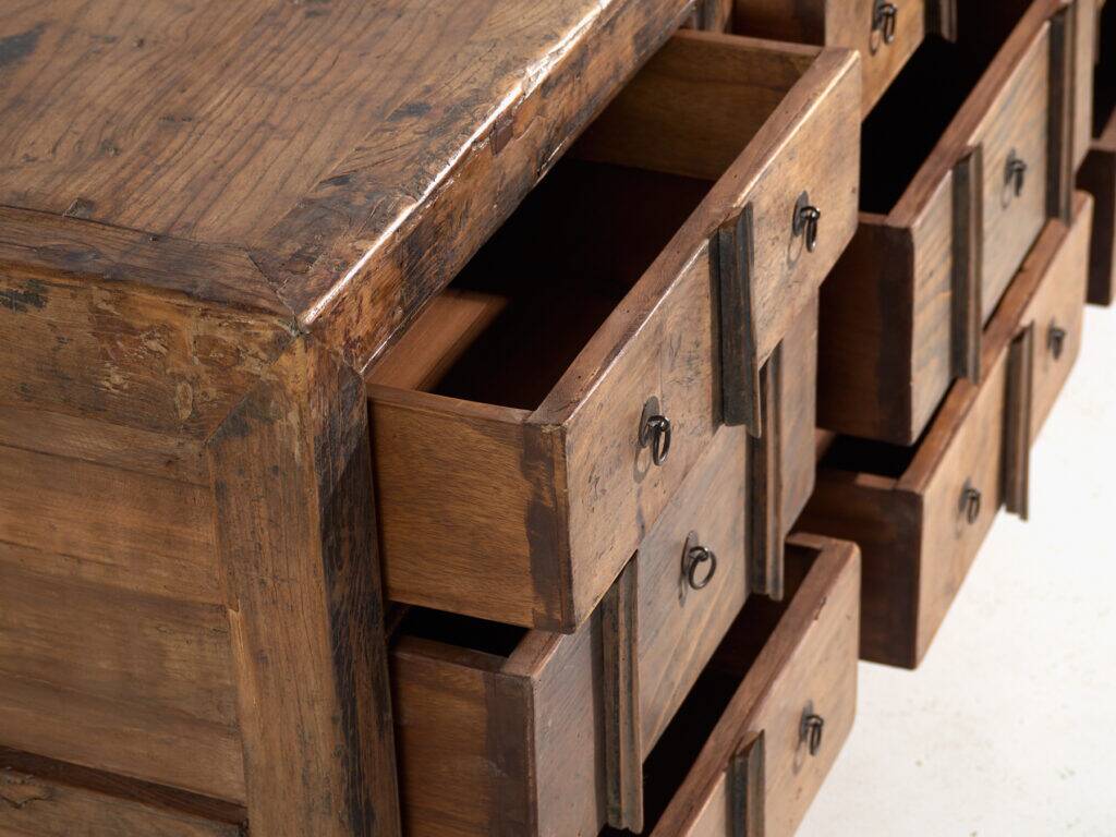 Meuble ancien à multiples tiroirs en bois de pin – Chine, vers 1930