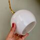 Suspension globe vintage en opaline blanche