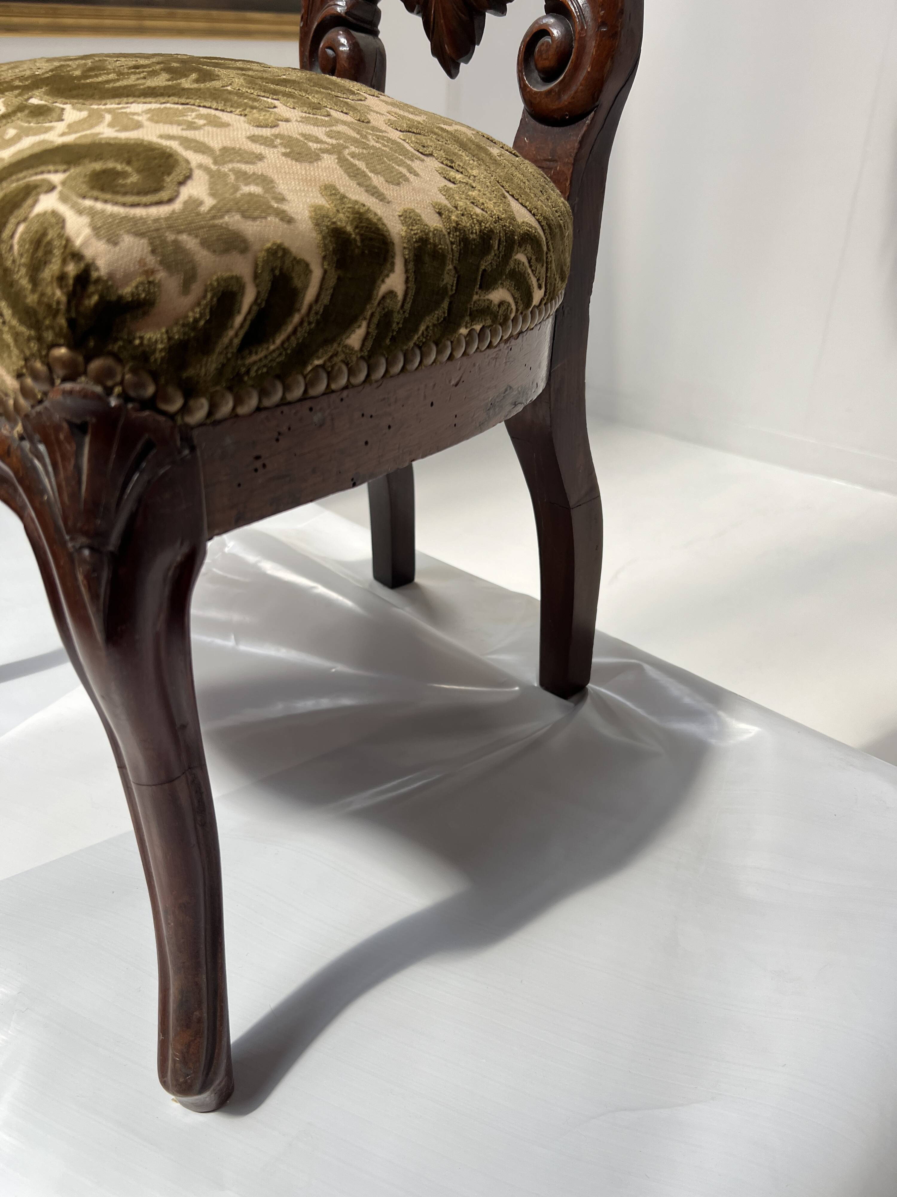 Napoleon III period armchair in carved mahogany, 19th century.