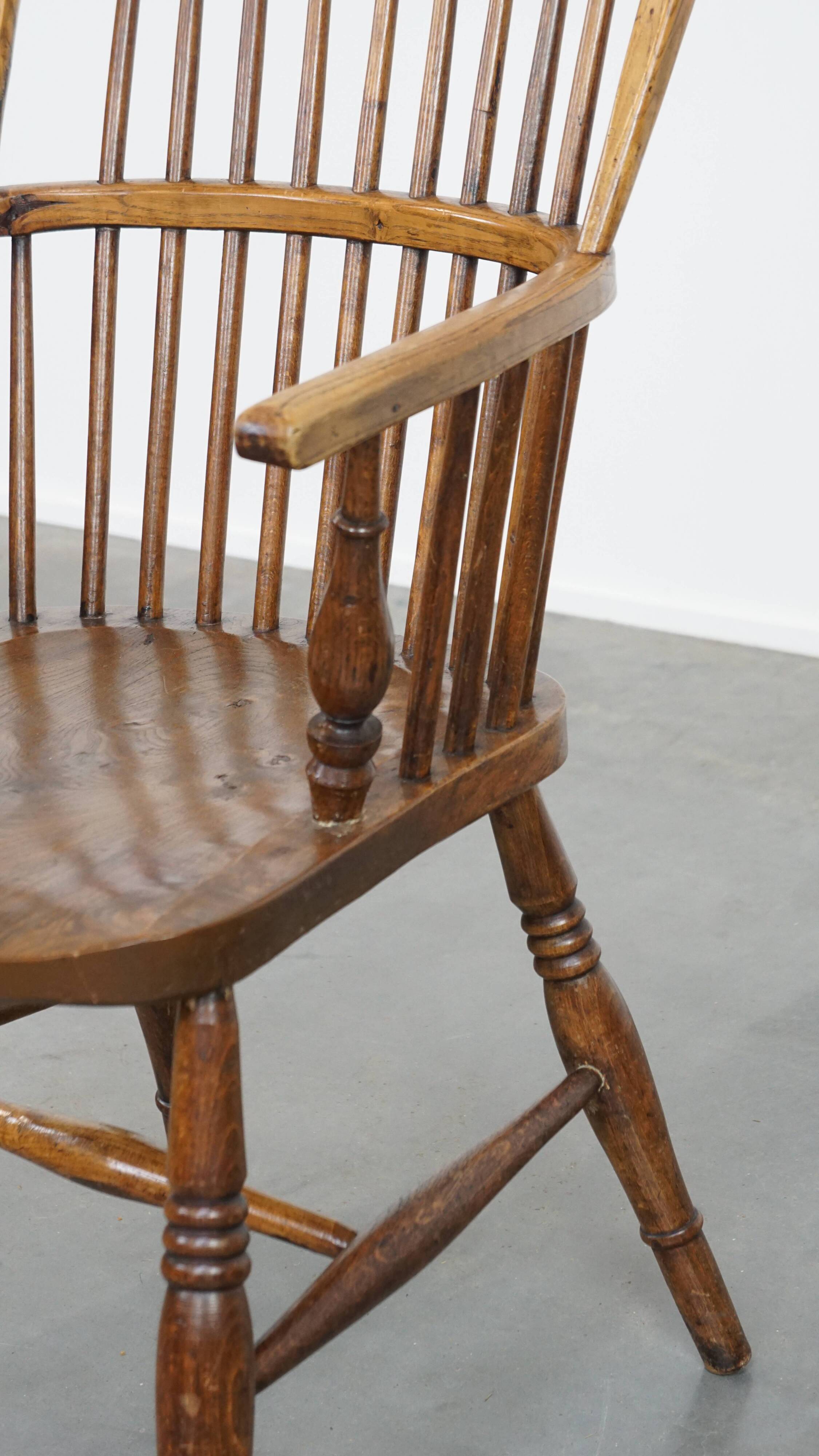 Antique English Windsor Chair from the 19th Century Made of Elm