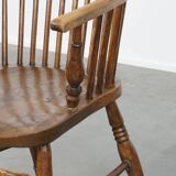 Antique English Windsor Chair from the 19th Century Made of Elm