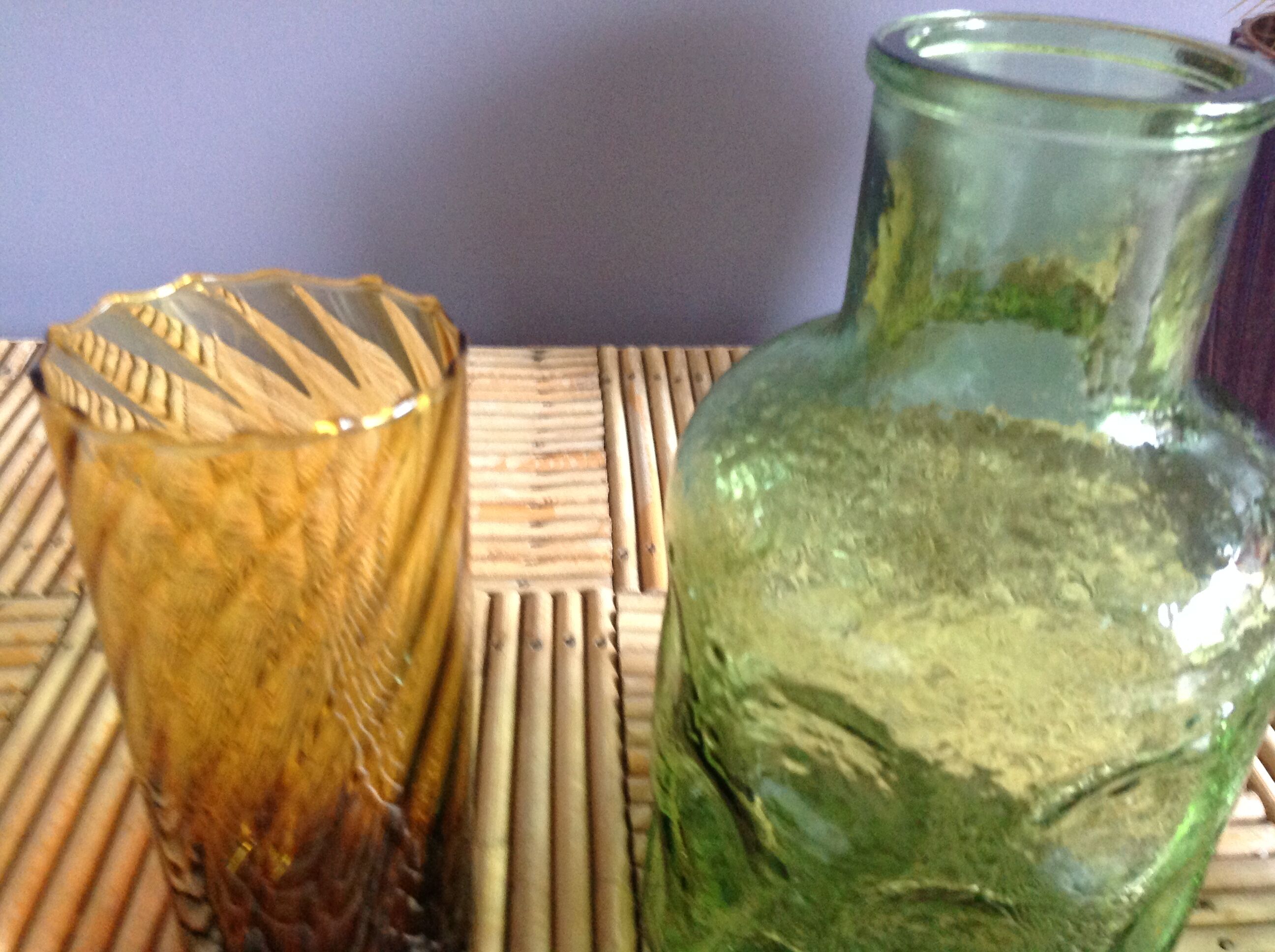 Carafe année 70 avec son verre à orangeade ambré