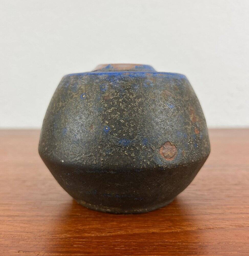 Brutalist studio pottery vase by Lu and Gerd Grove, mid-century, 1962.