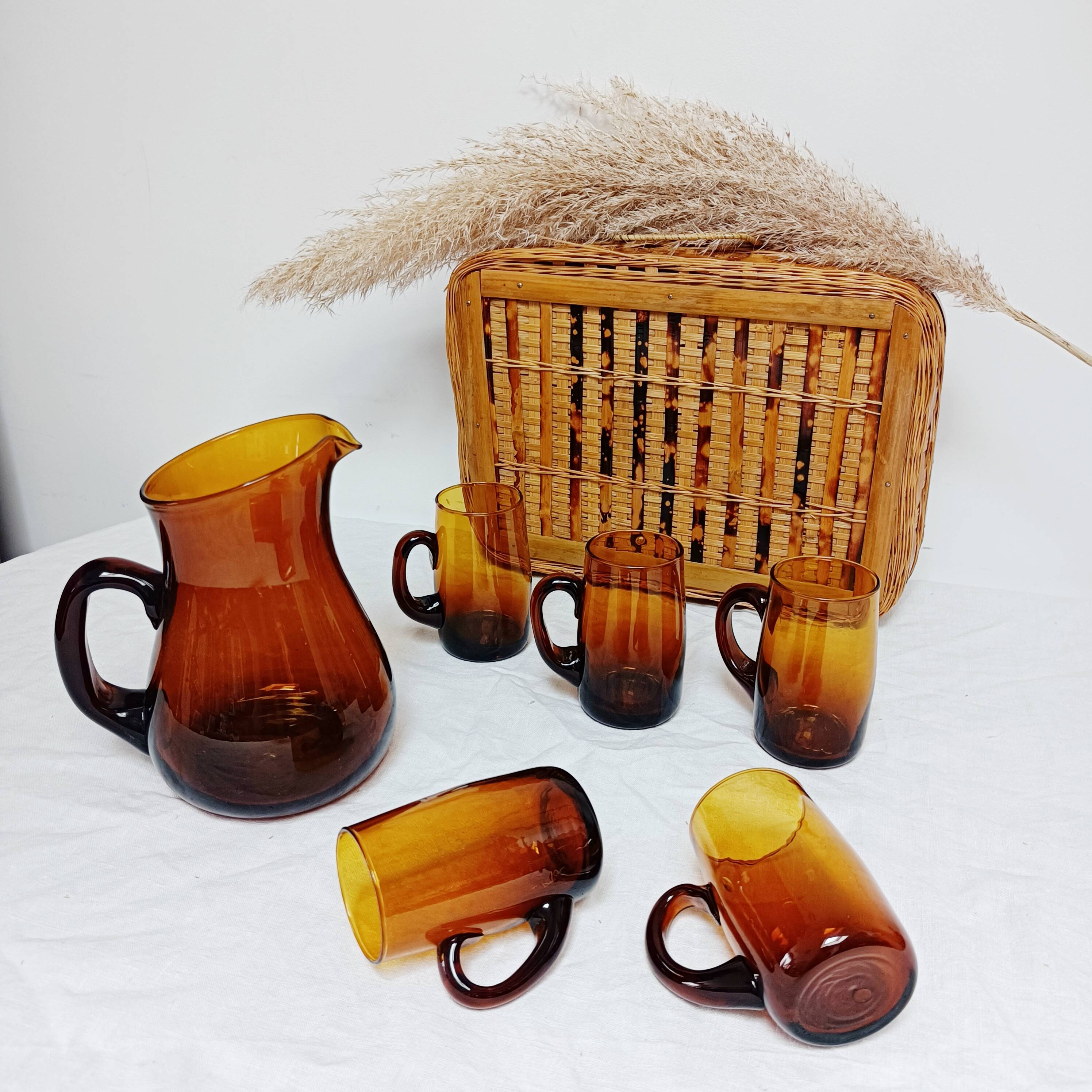 Amber glass decanter and its 5 glasses