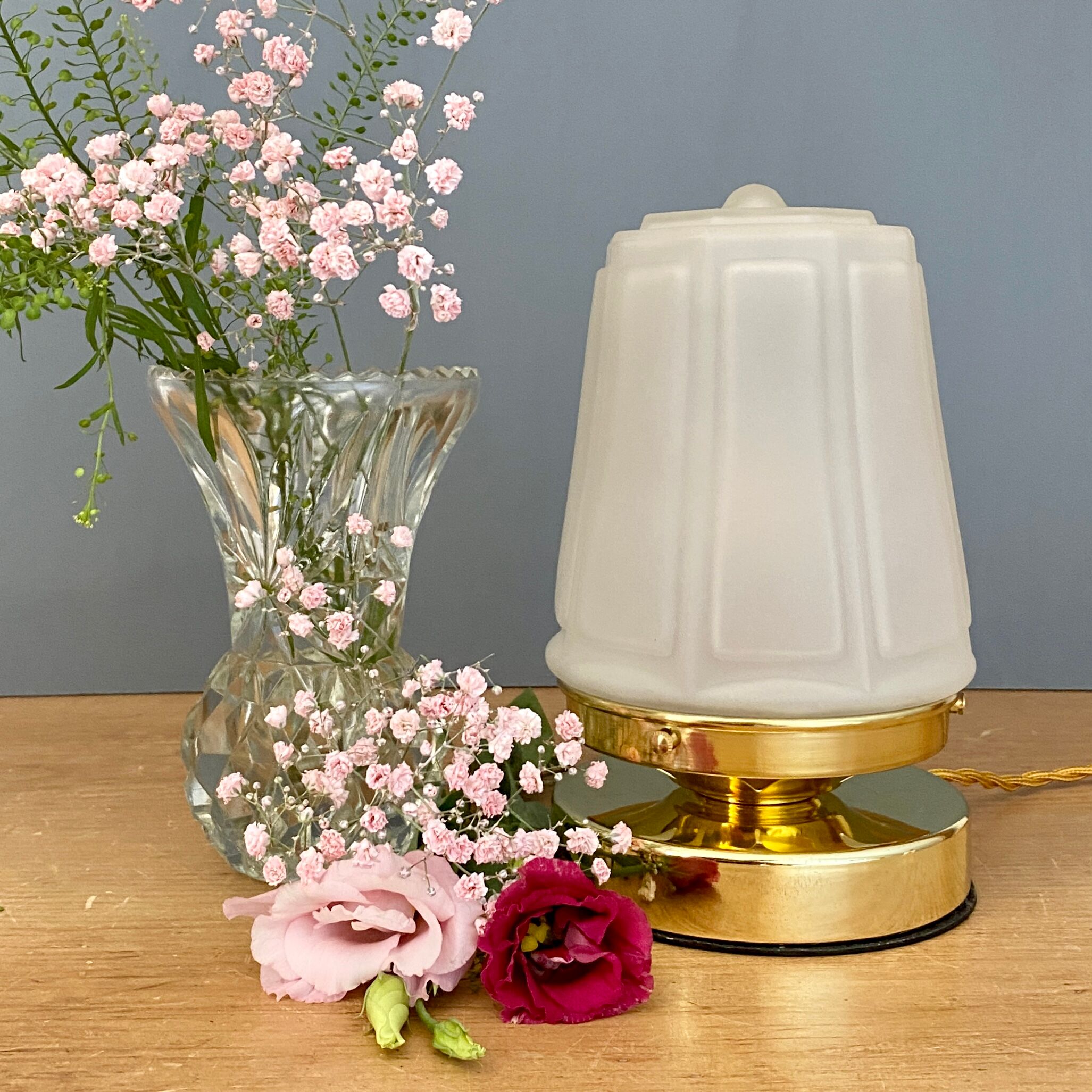 Vintage Art Deco frosted glass globe table lamp