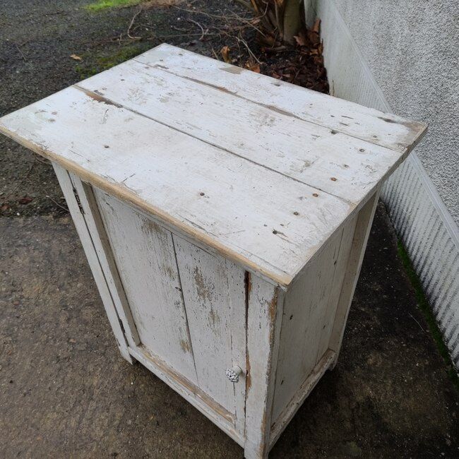 White Parisian buffet