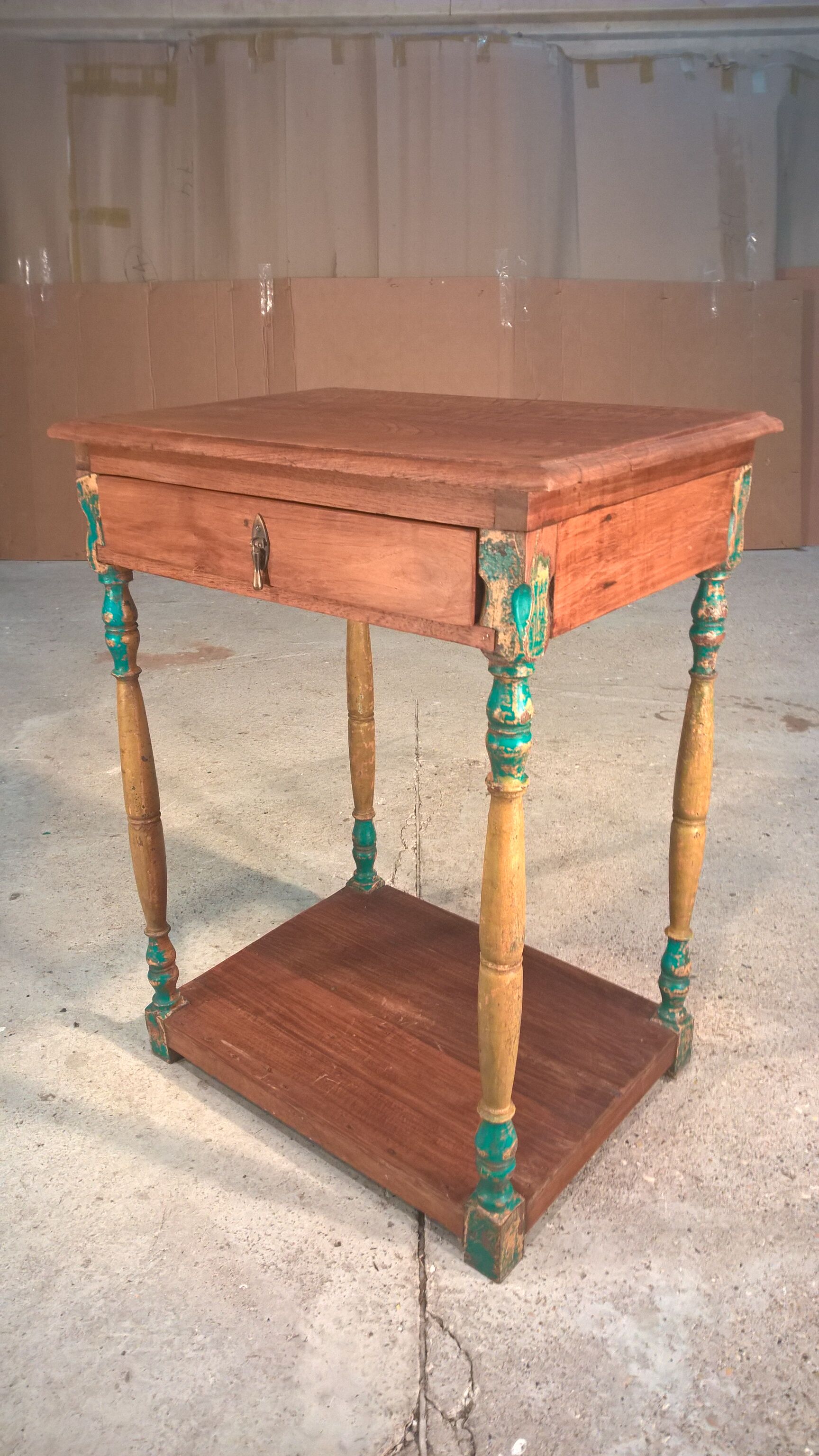 Console en tek birman