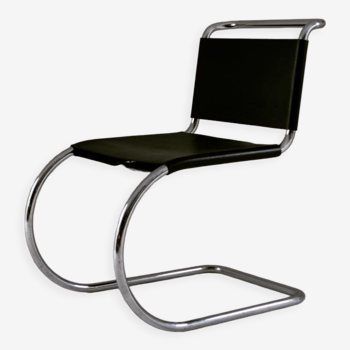 MR chair in leather by Ludwig mies Van der Rohe