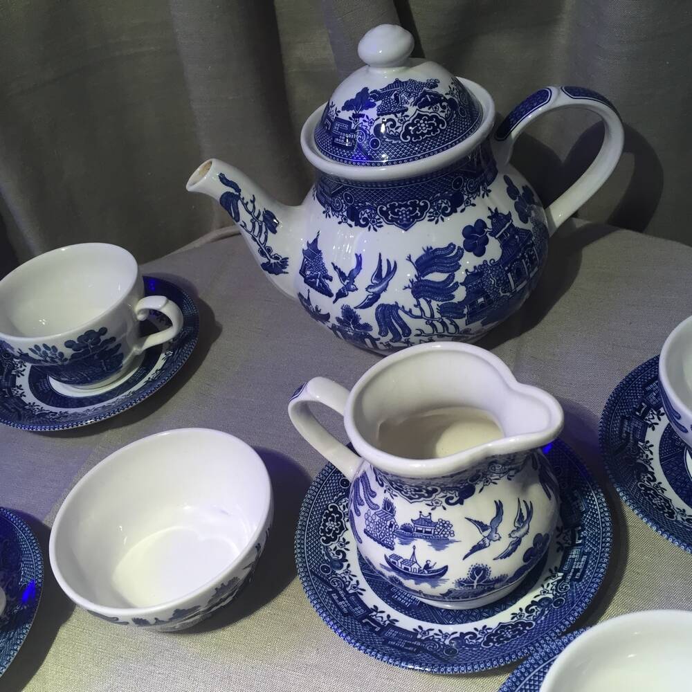 Churchill england blue and white tea service japanese patterns