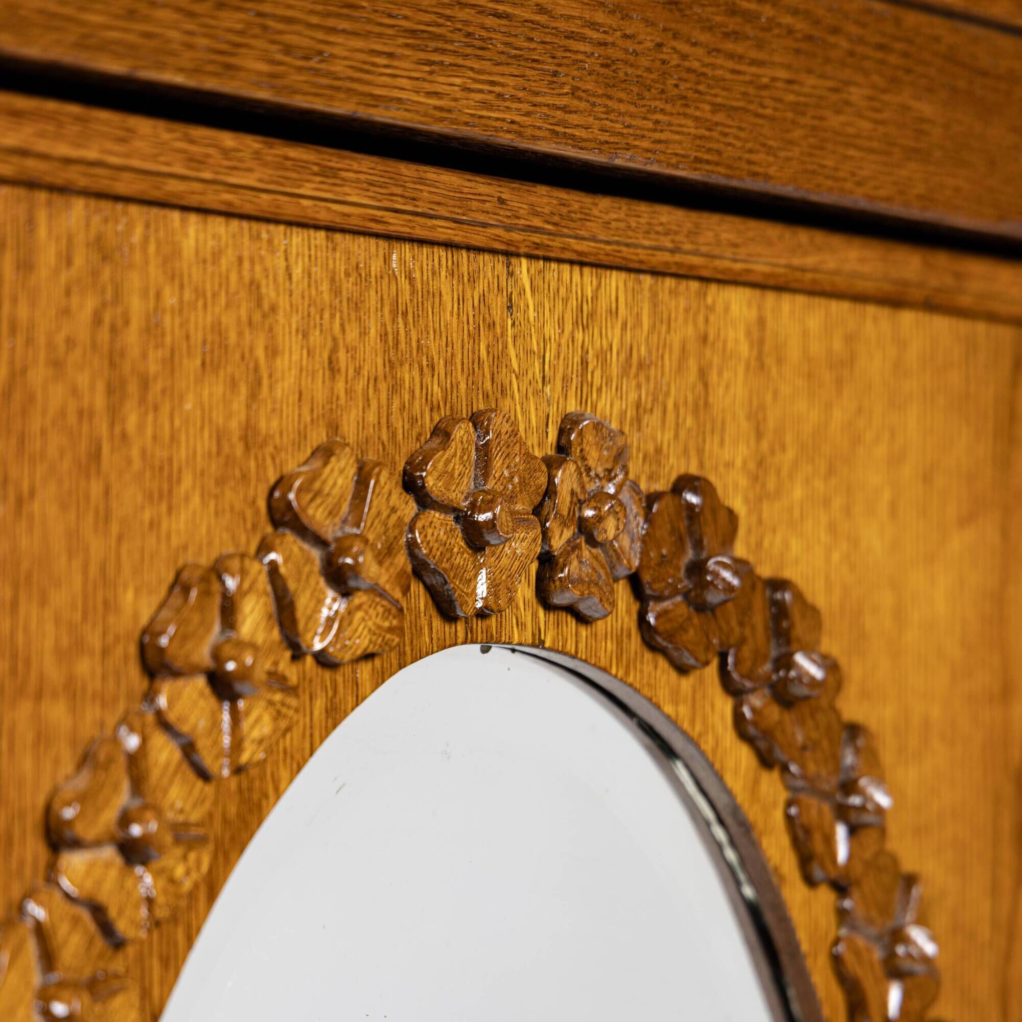 Grande armoire trois portes en chêne - Interguerre 1920-1939