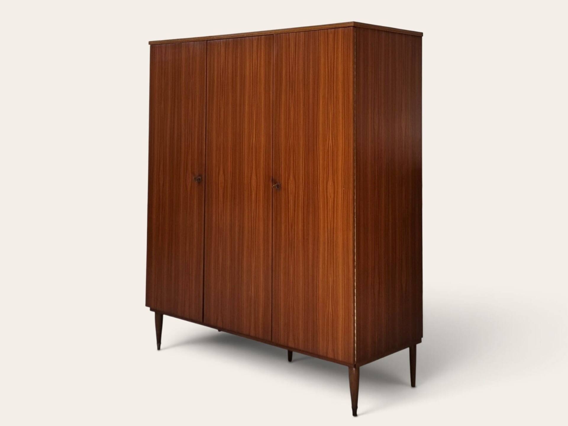 Armoire du milieu du siècle