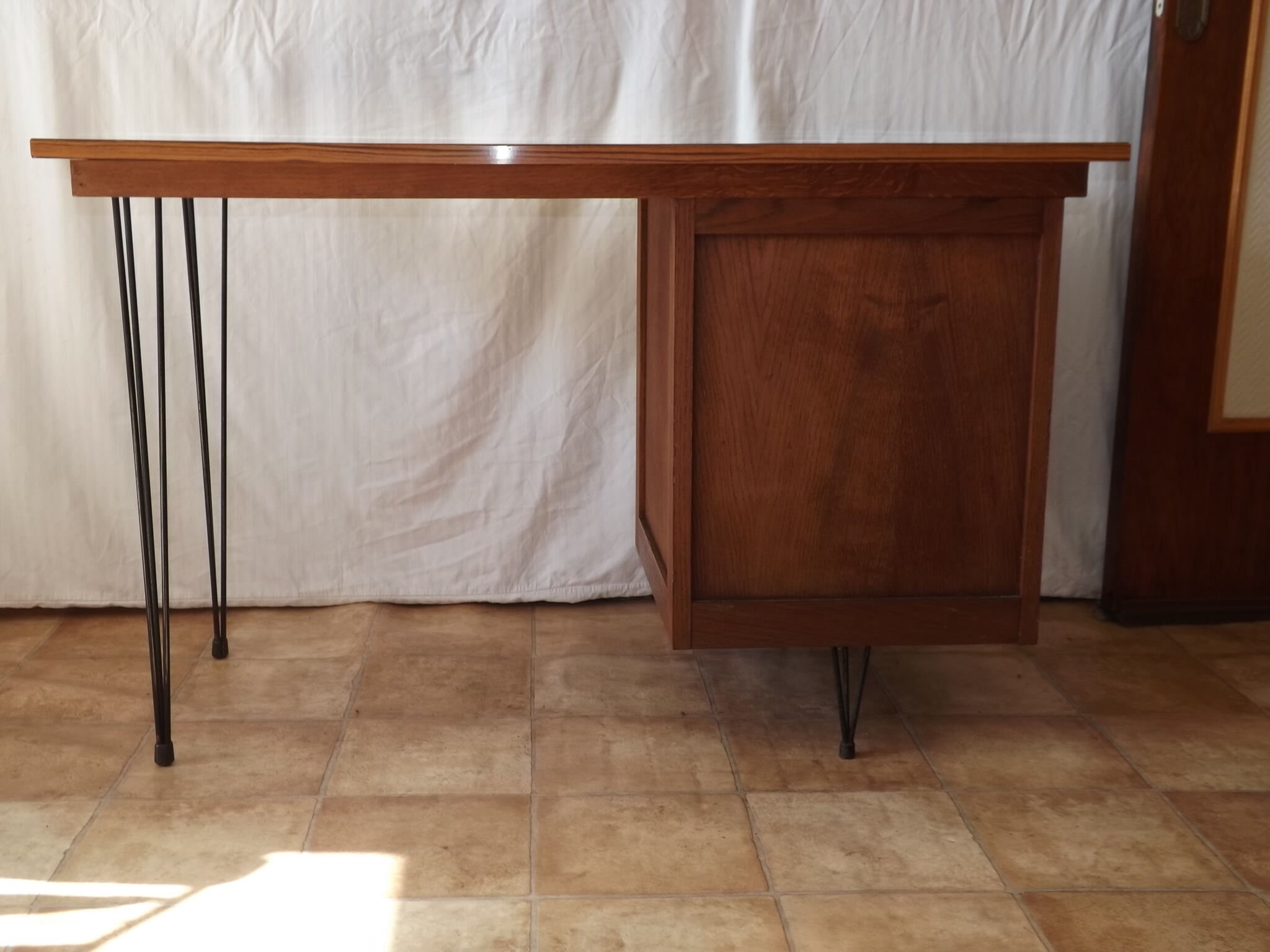 Bureau vintage en chêne sur pieds épingle 1950