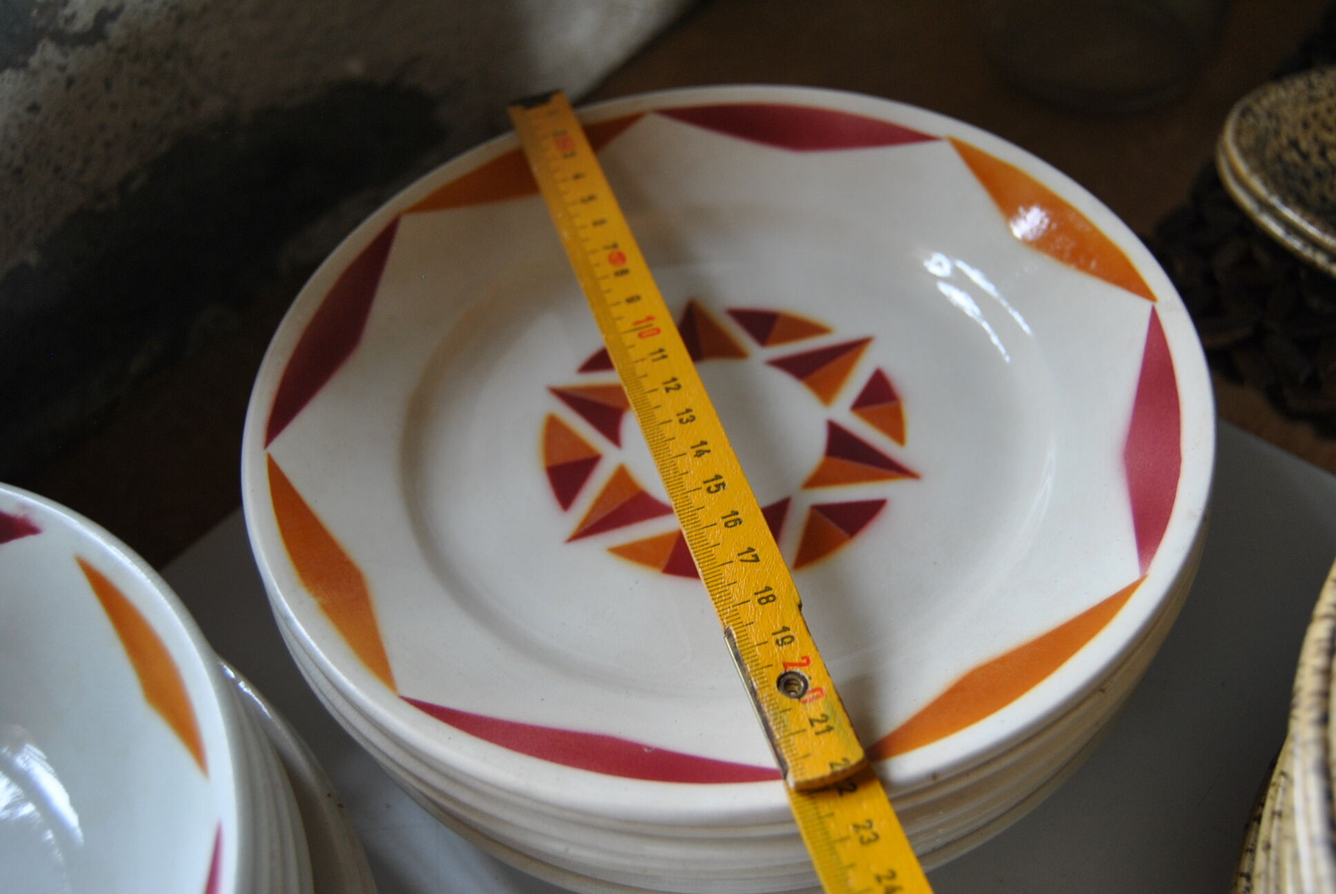 Series of 20 modernist plates Faïencerie de Castres