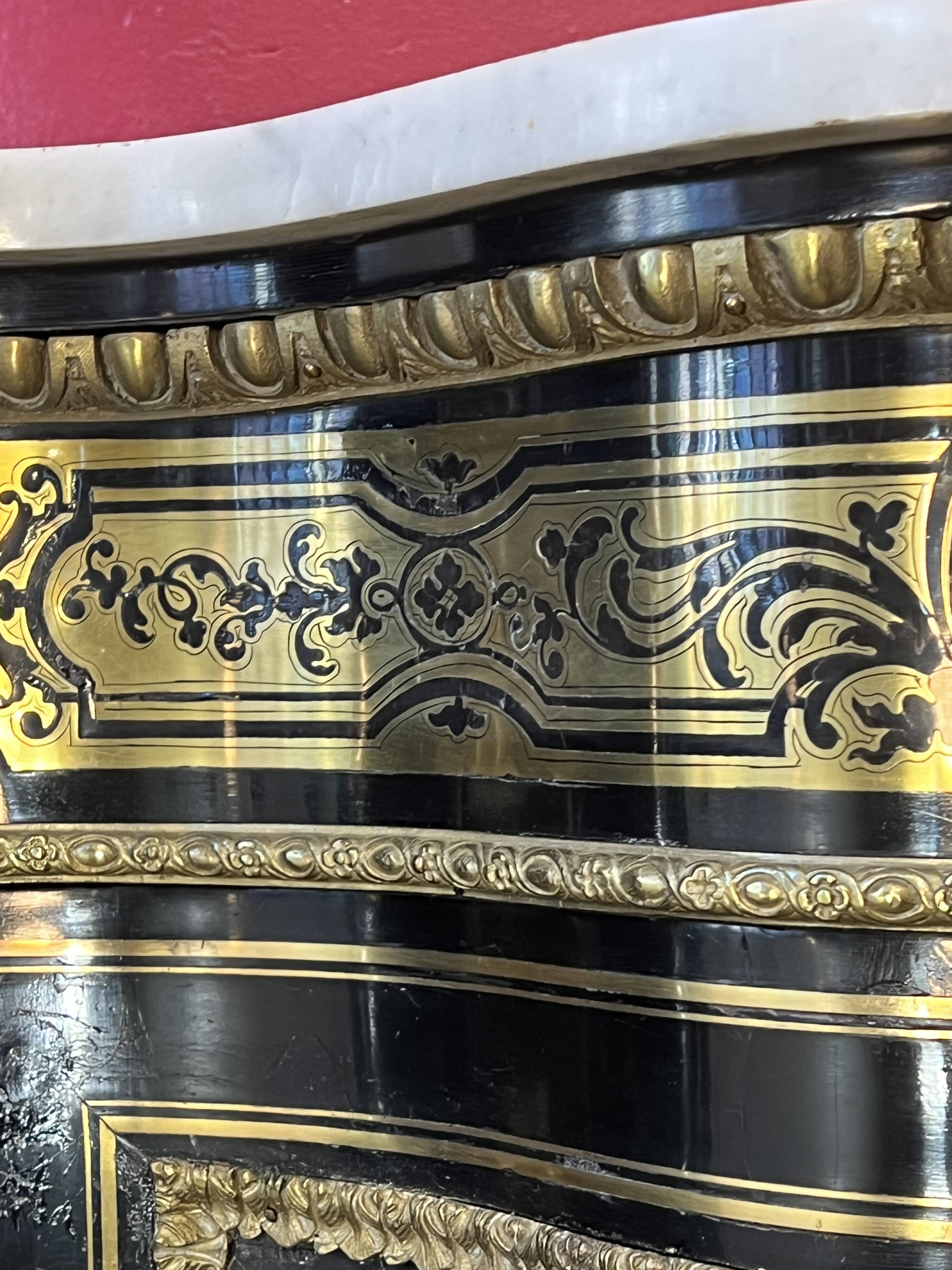 Low Boulle marquetry buffet, curved support furniture, Napoléon III period.