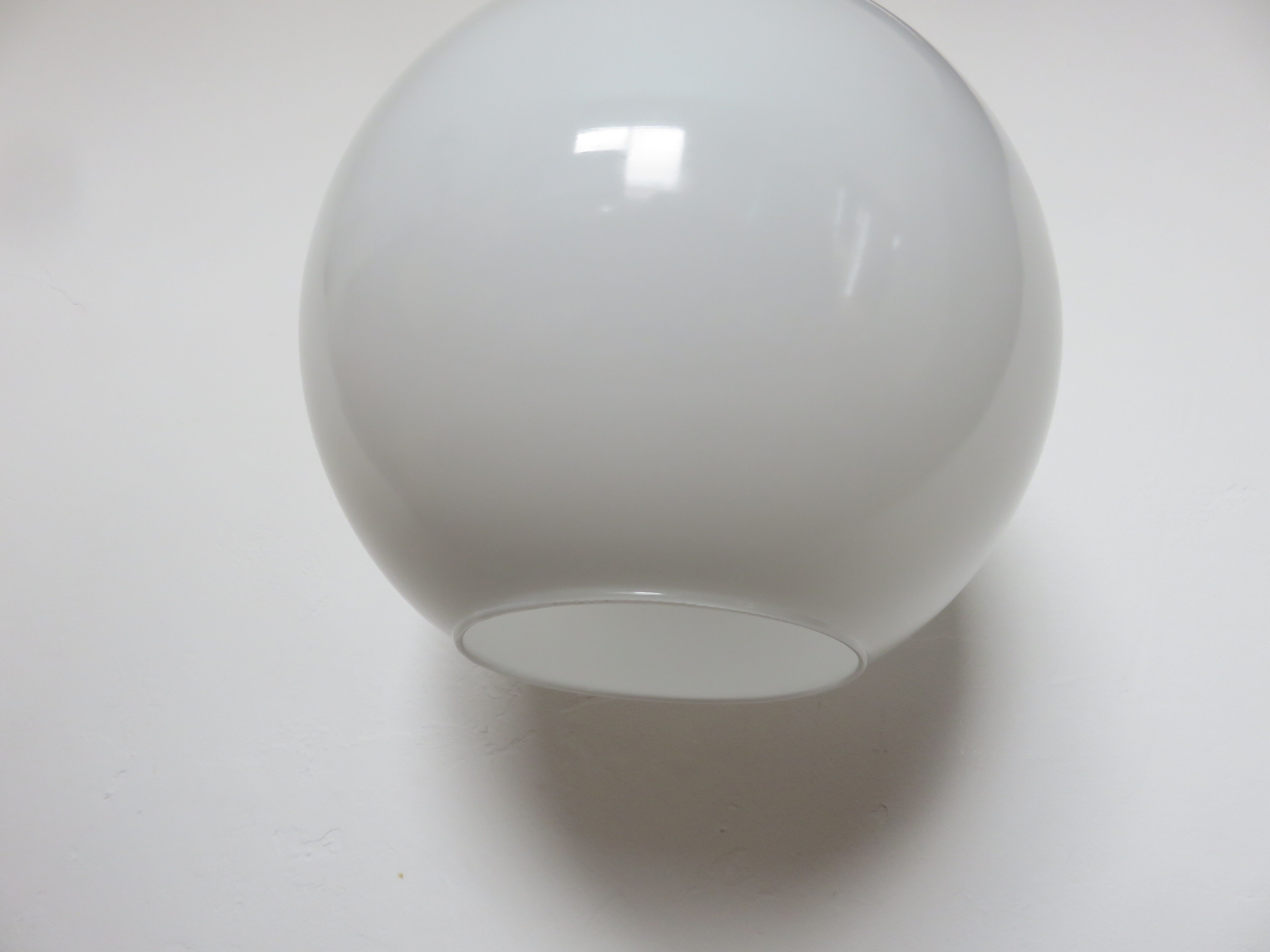 Suspension ball in white opaline 70s
