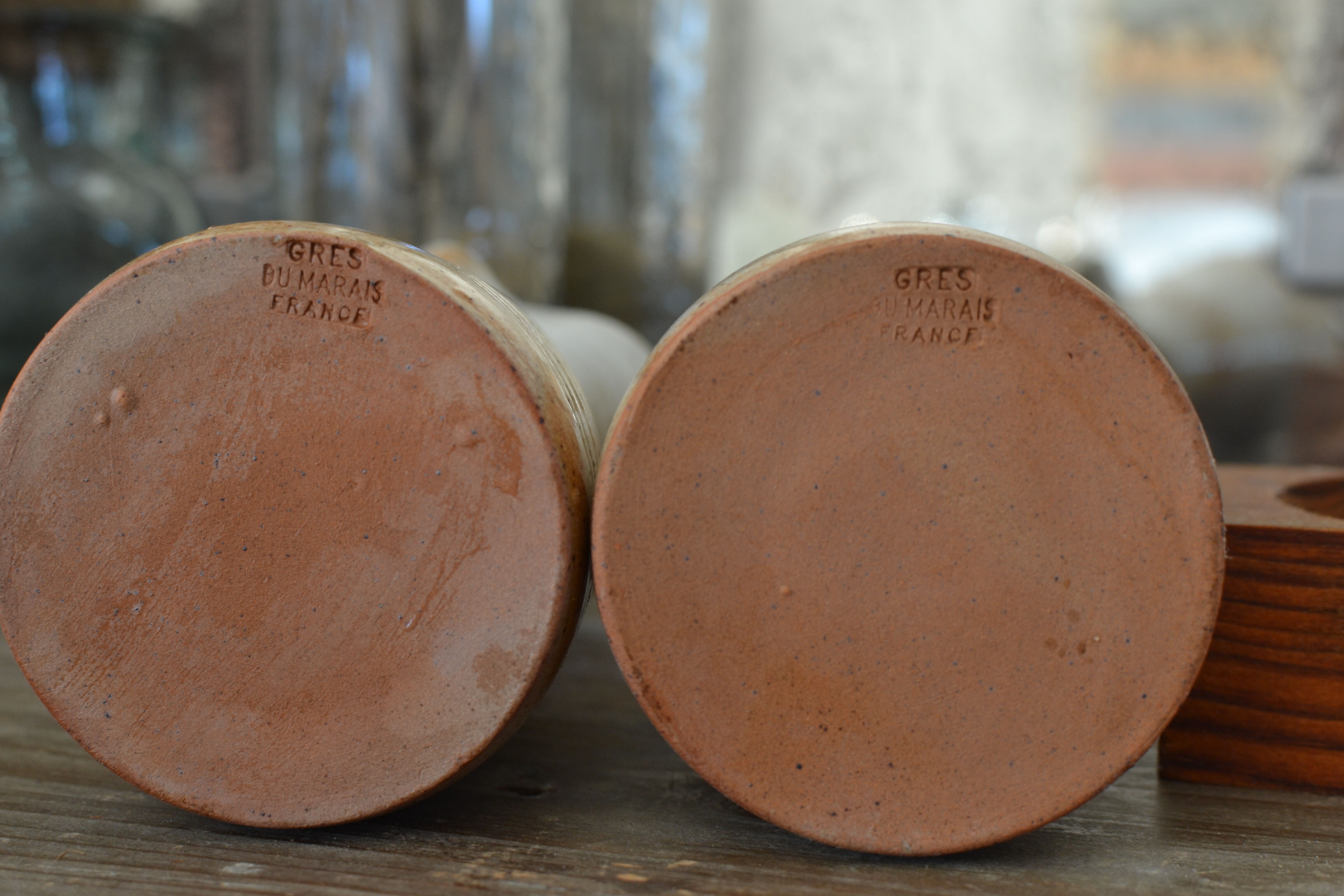 Oil and vinegar sandstone of the Marais